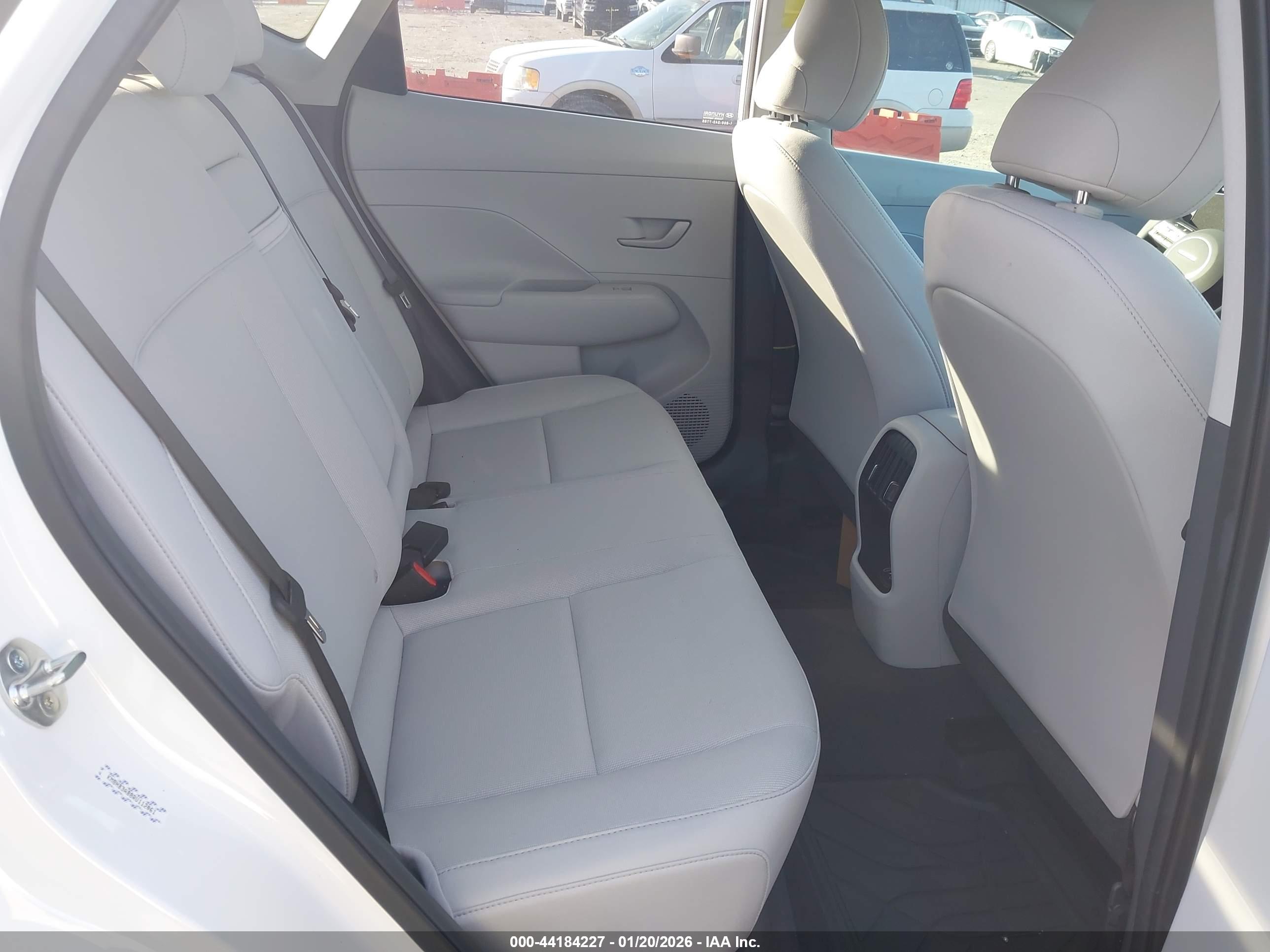 HYUNDAI KONA image 8