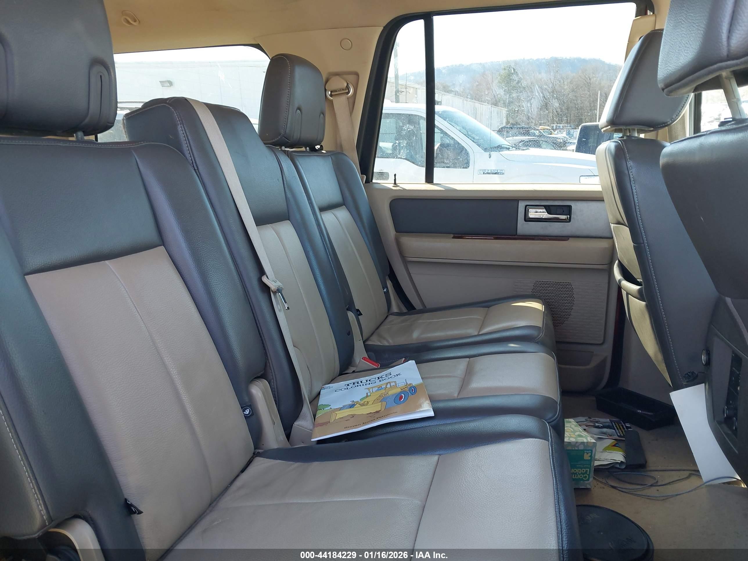 FORD EXPEDITION image 8