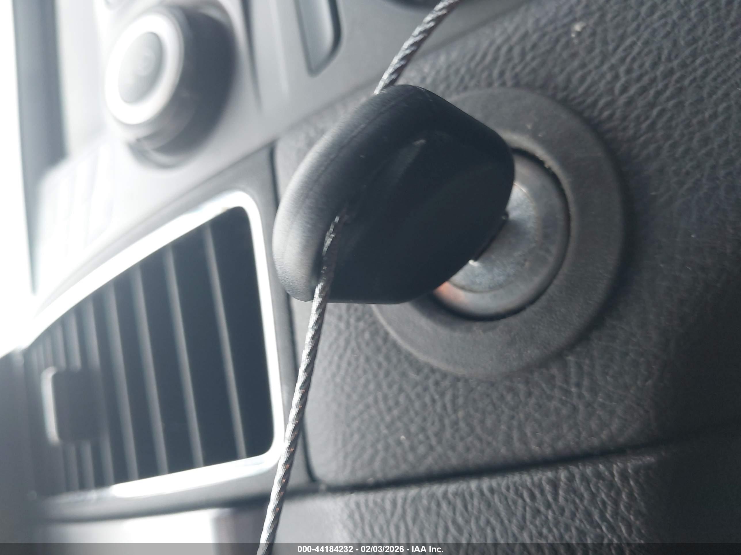 FORD TAURUS image 11