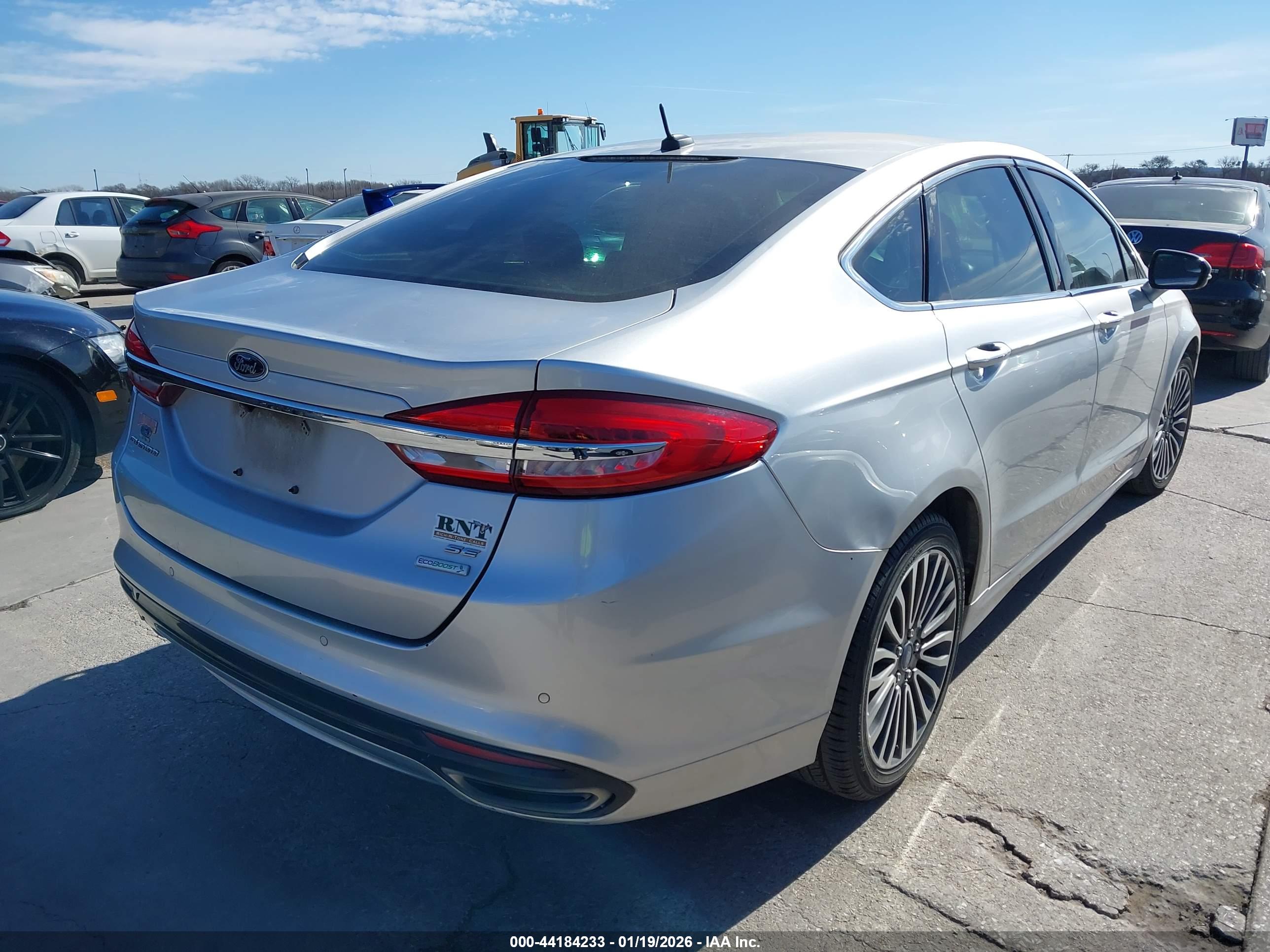 FORD FUSION image 4