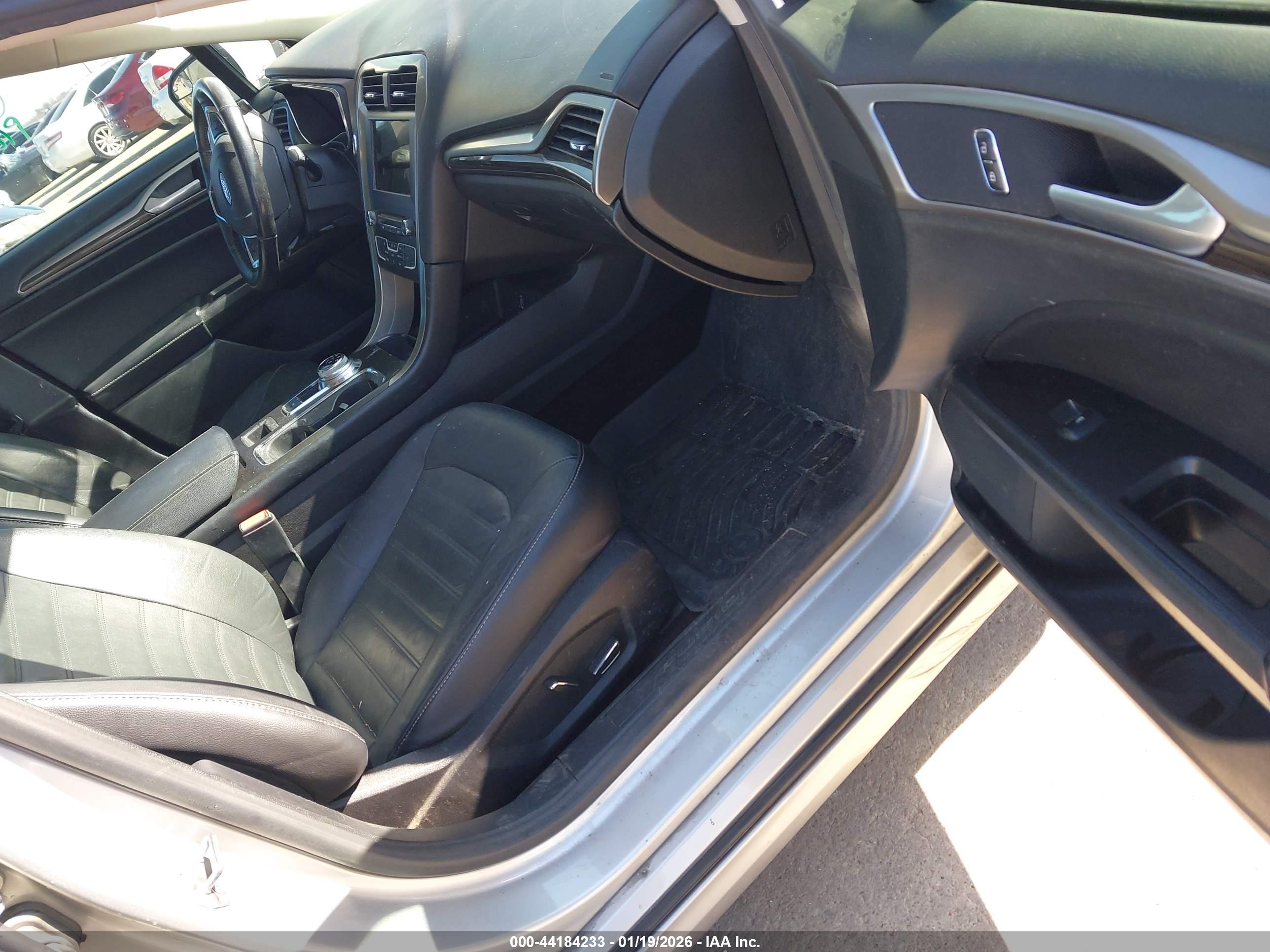 FORD FUSION image 5