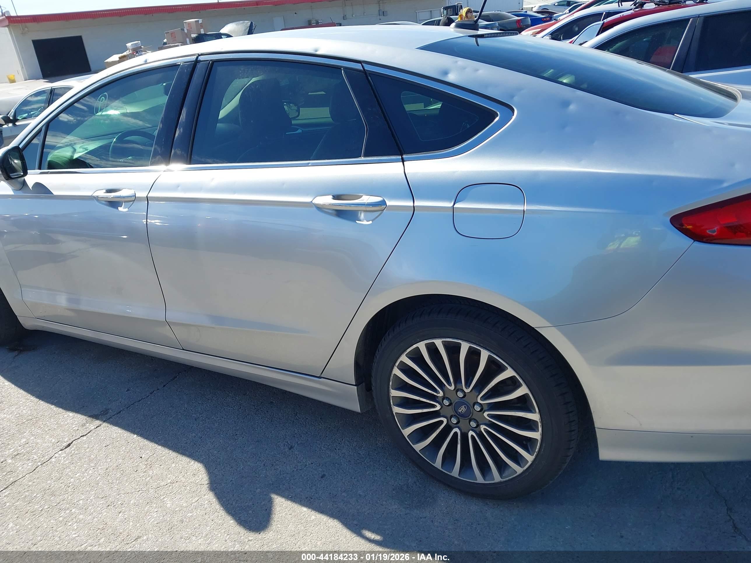 FORD FUSION image 6