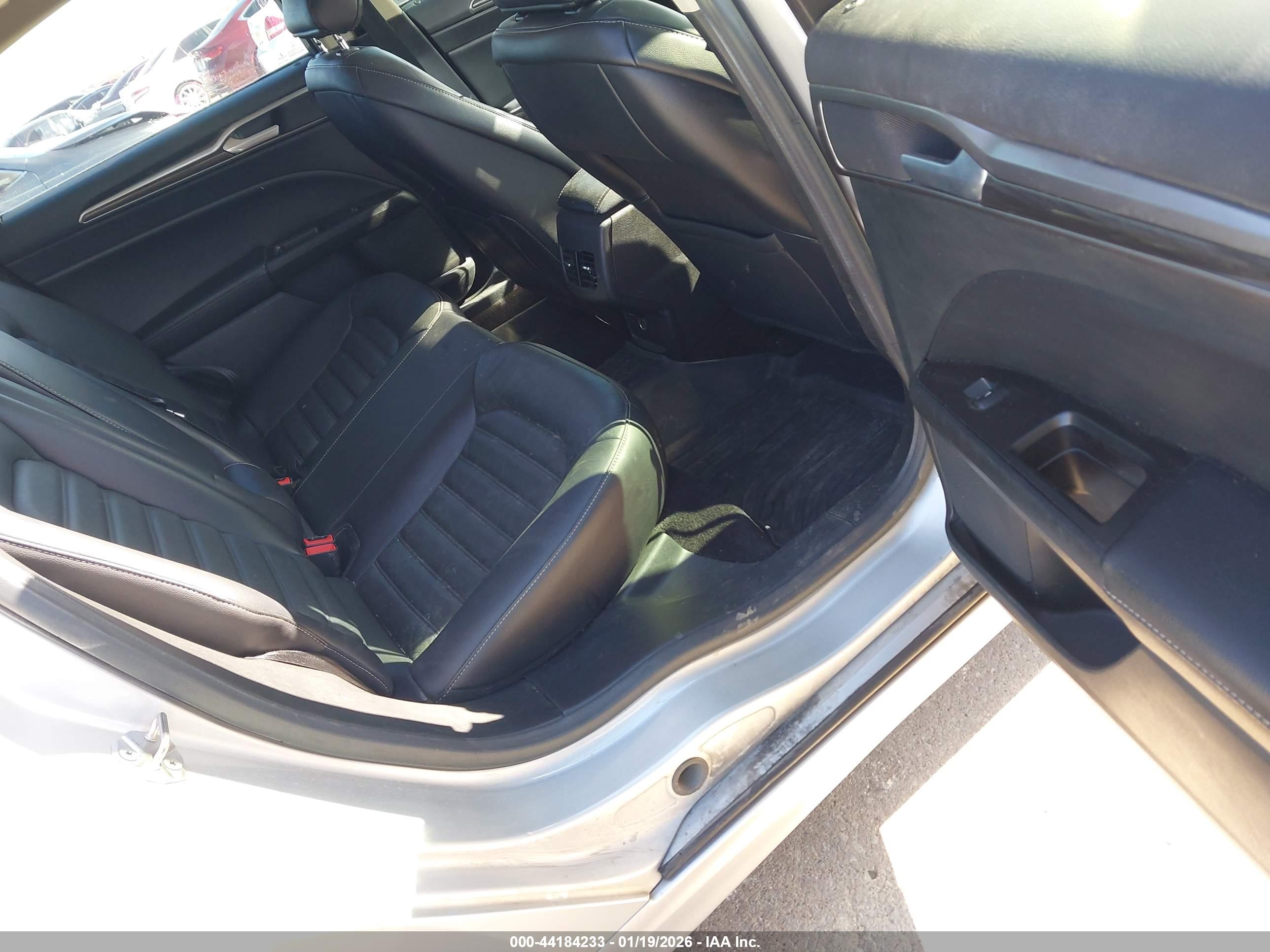 FORD FUSION image 8