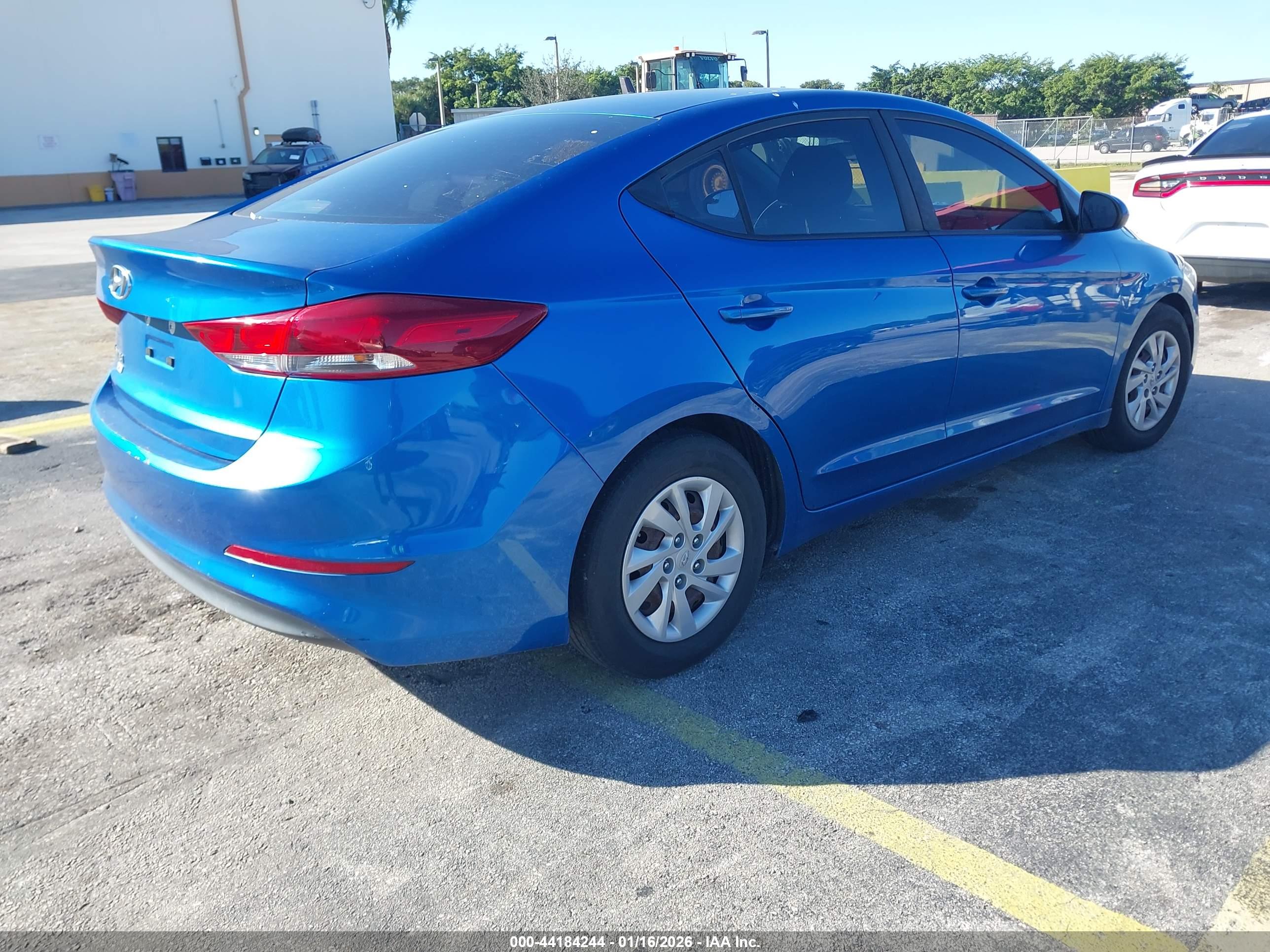 HYUNDAI ELANTRA image 4