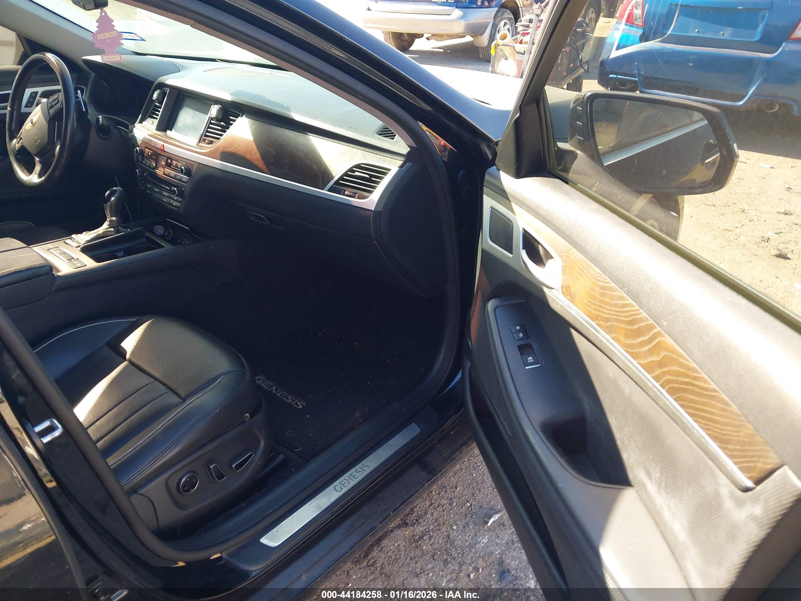 HYUNDAI GENESIS image 5