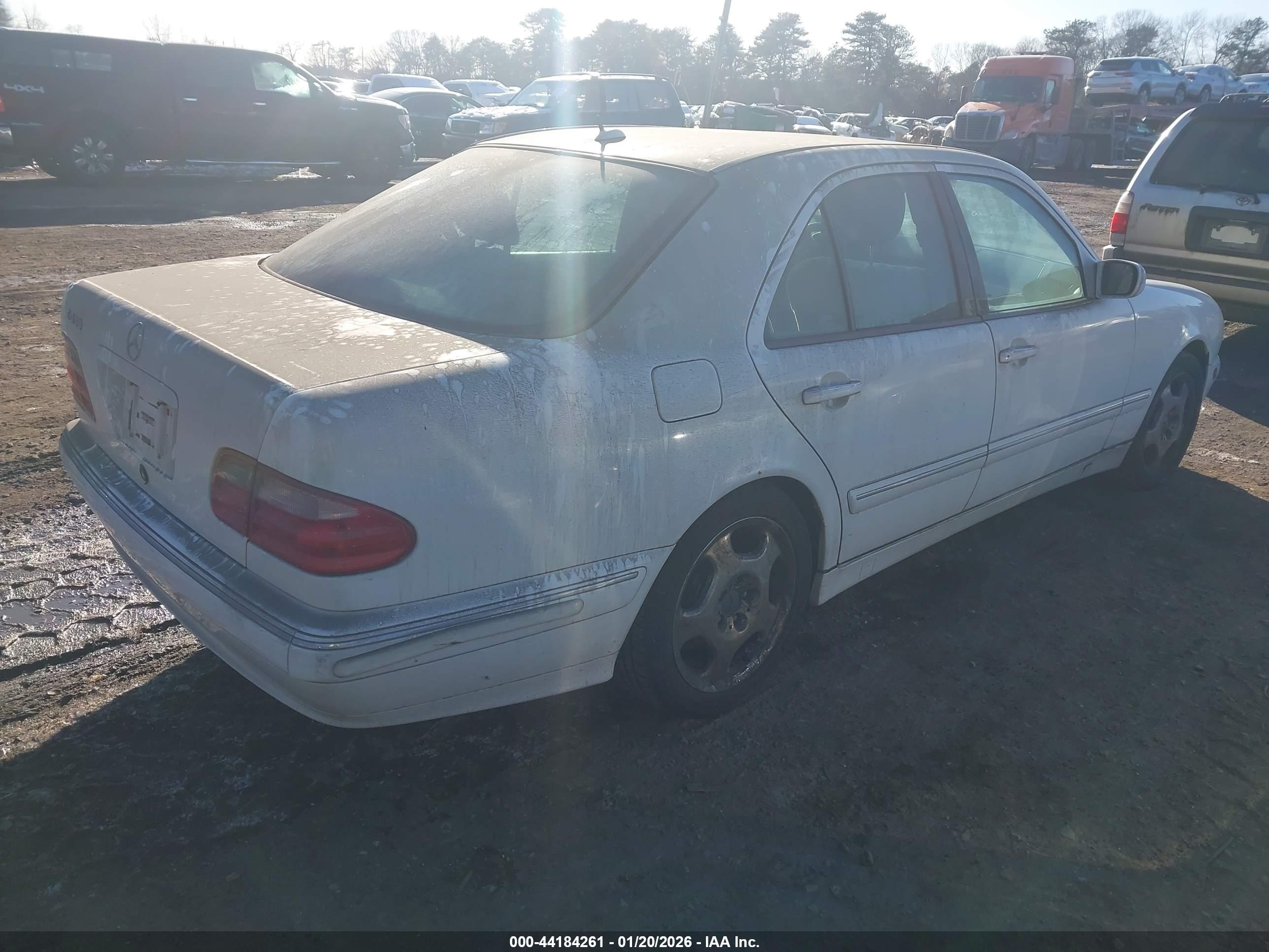 MERCEDES-BENZ E image 4