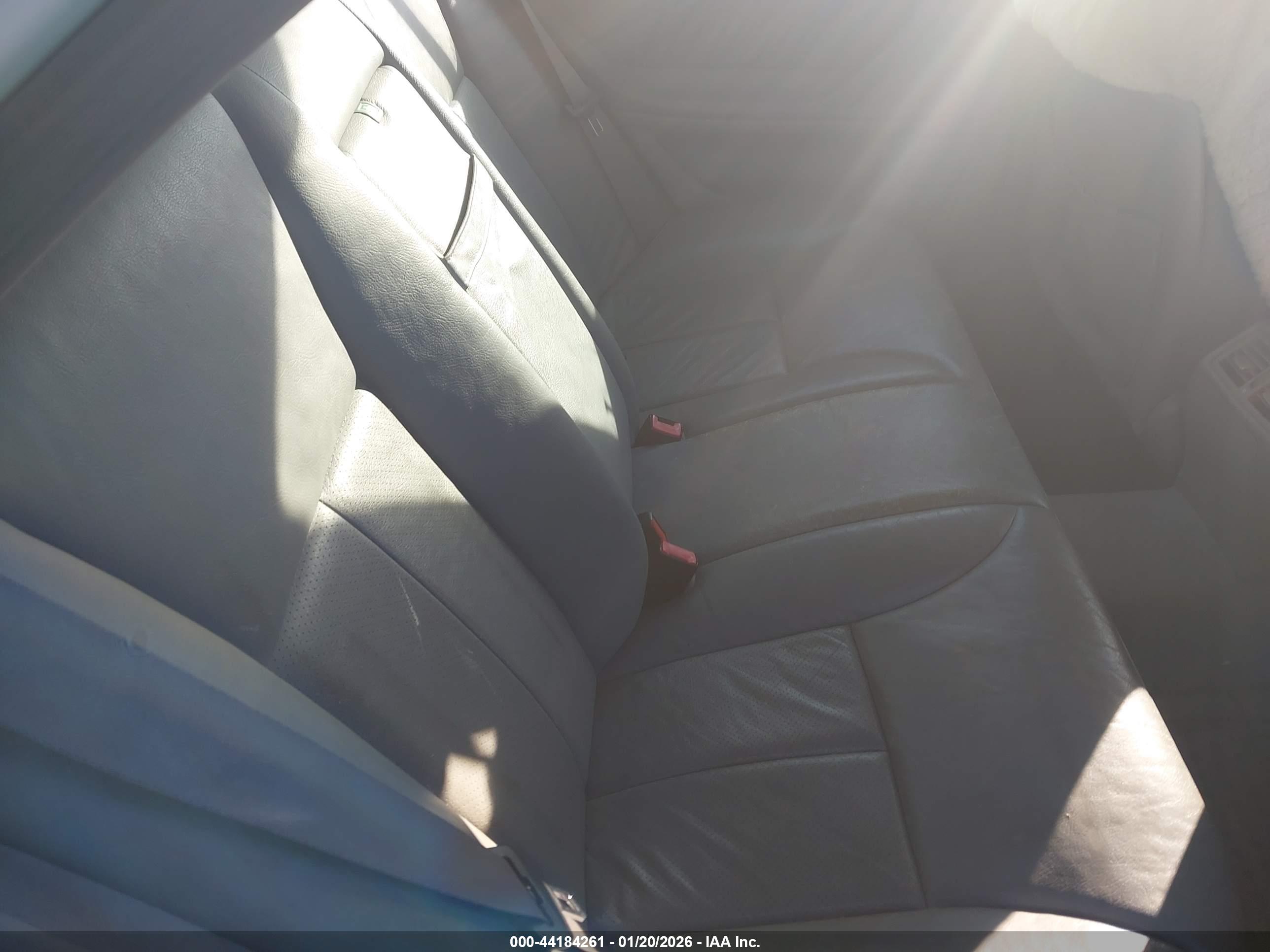 MERCEDES-BENZ E image 8