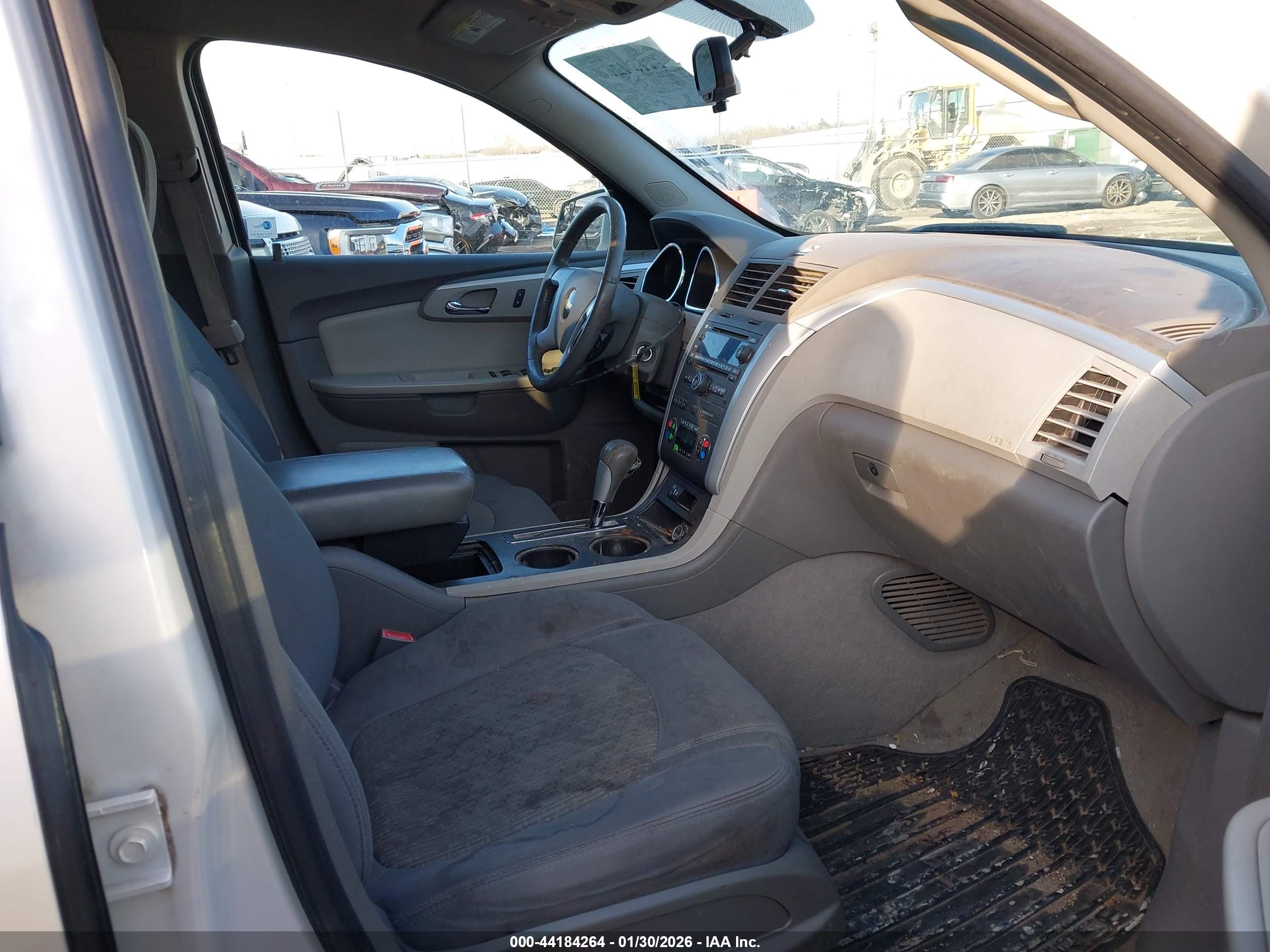 CHEVROLET TRAVERSE image 5