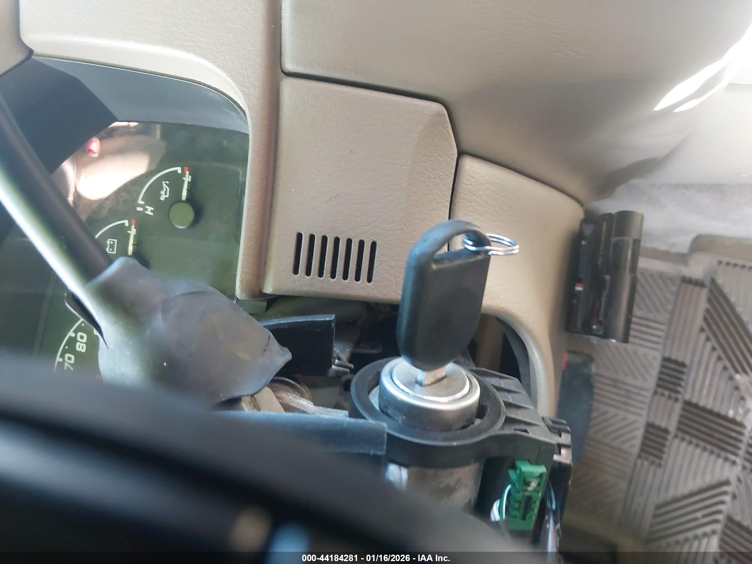 FORD EXPLORER image 11
