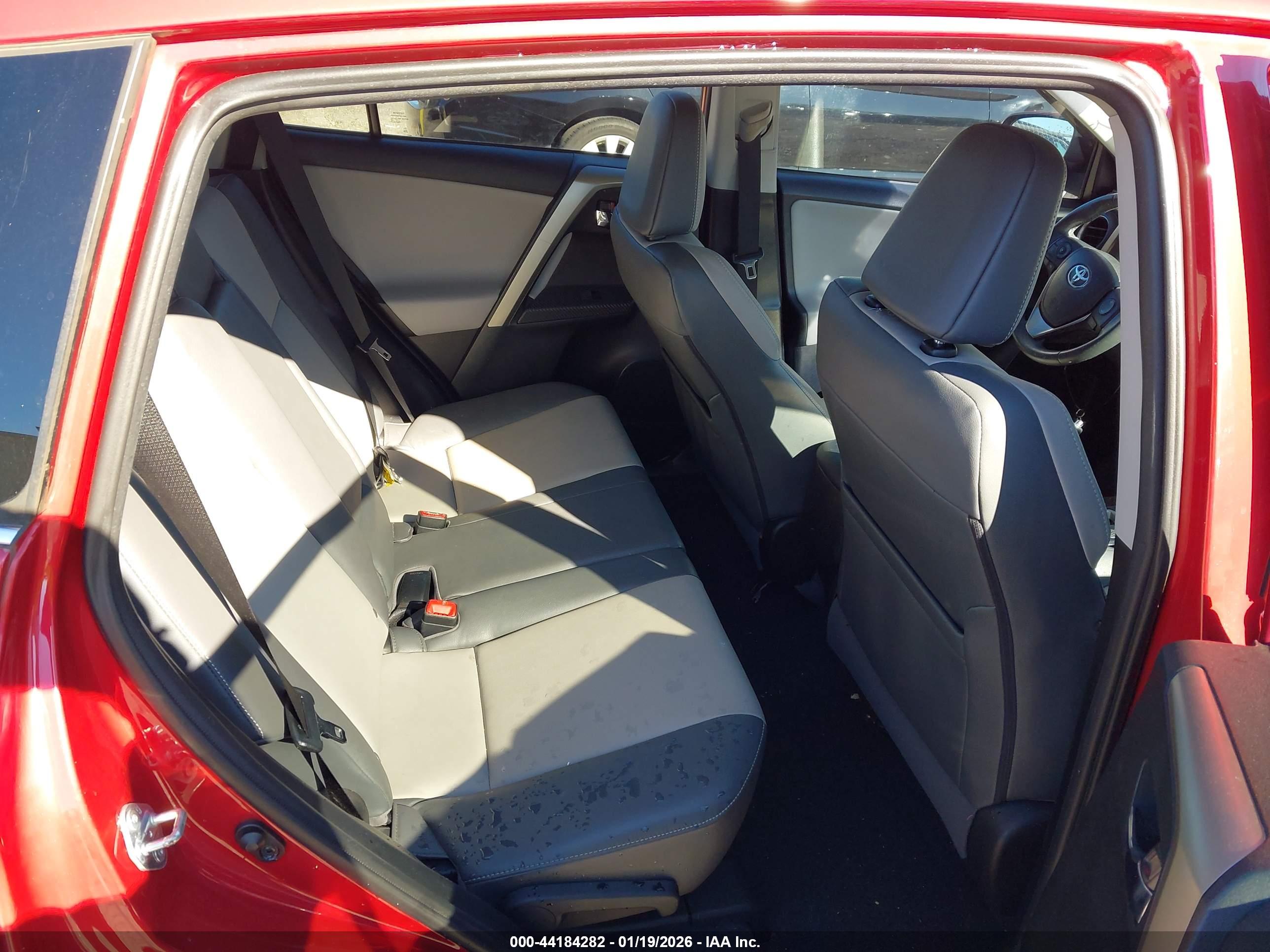 TOYOTA RAV4 image 8