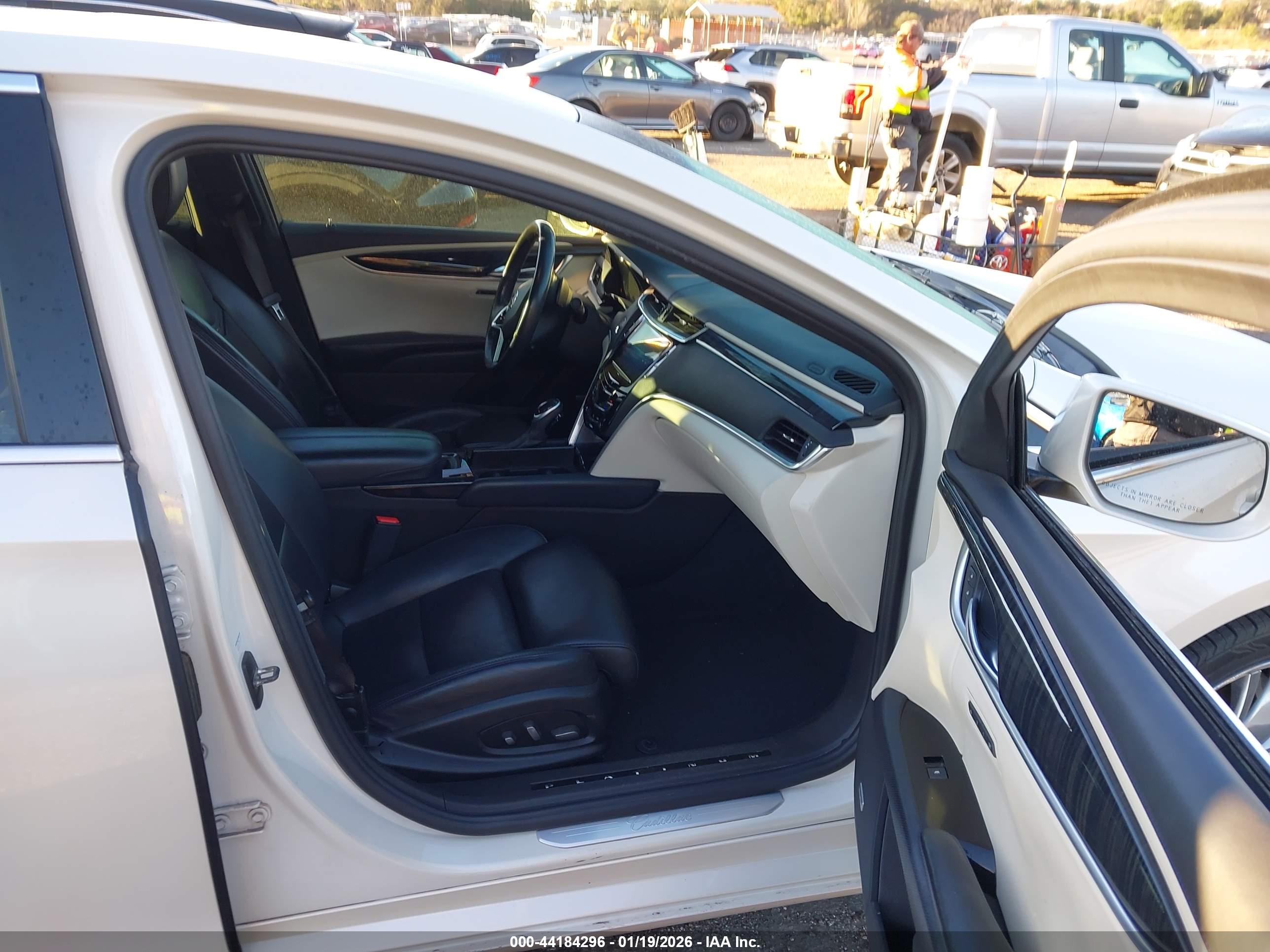 CADILLAC XTS image 5
