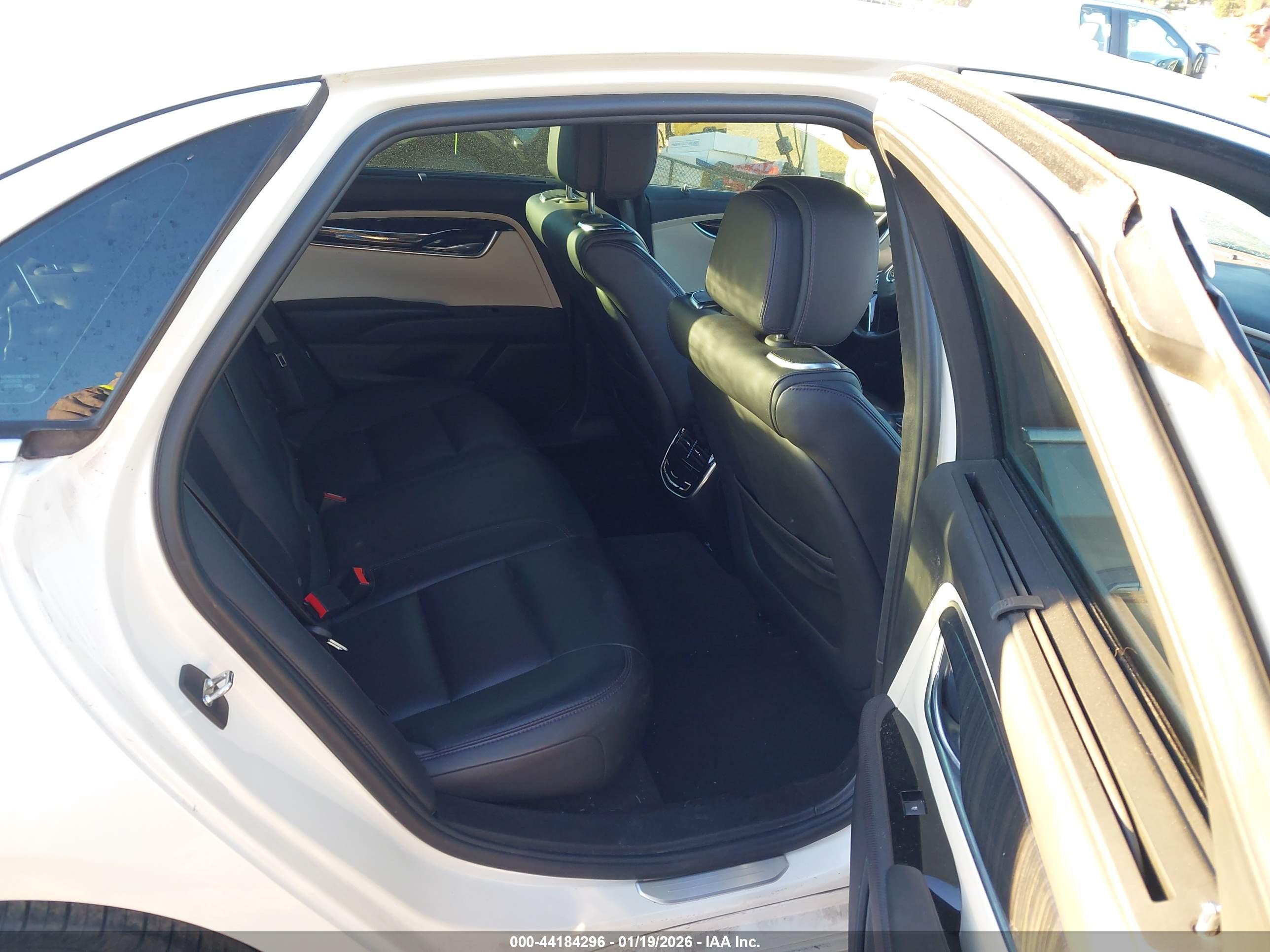 CADILLAC XTS image 8