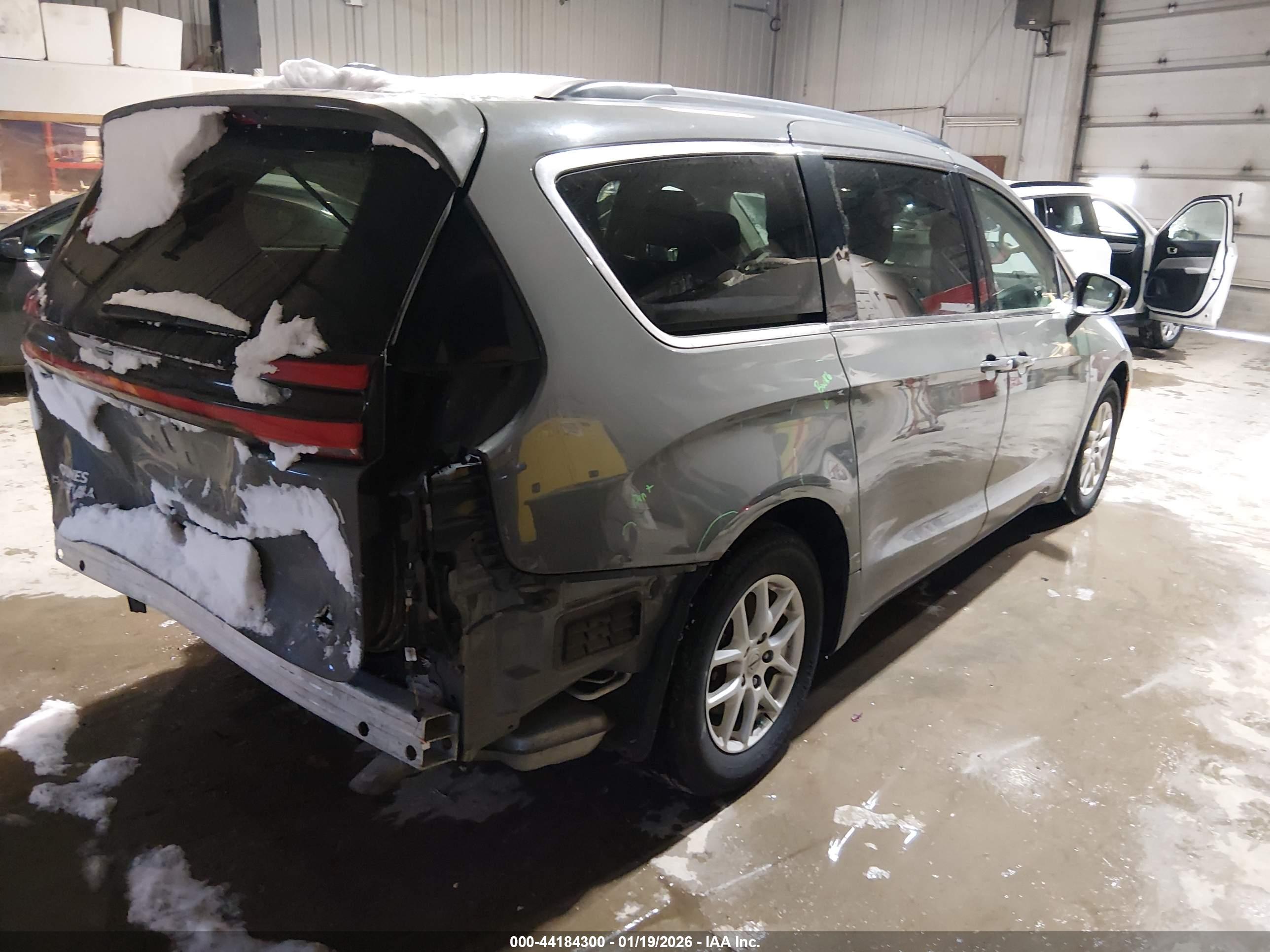 CHRYSLER PACIFICA image 4