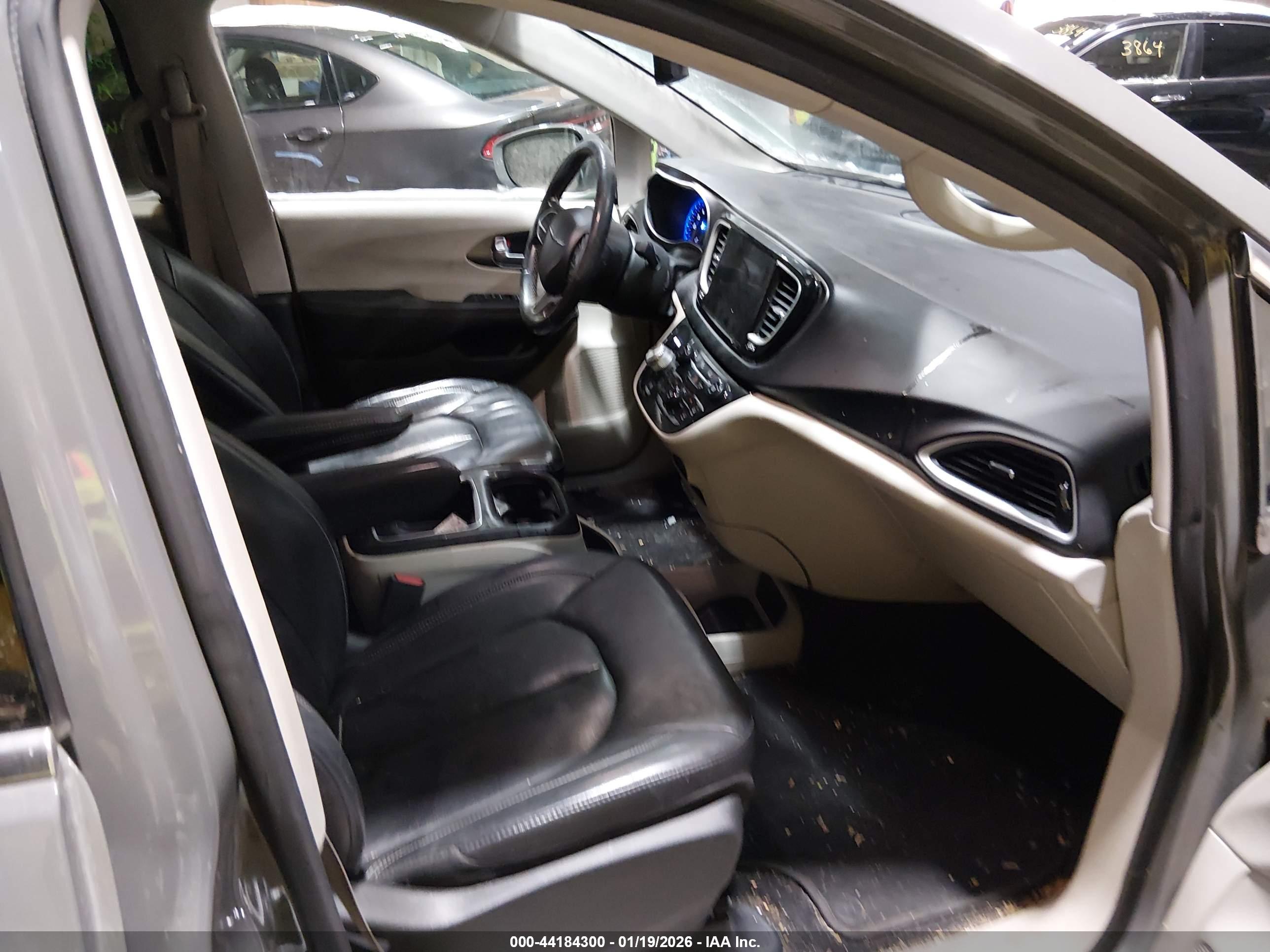 CHRYSLER PACIFICA image 5