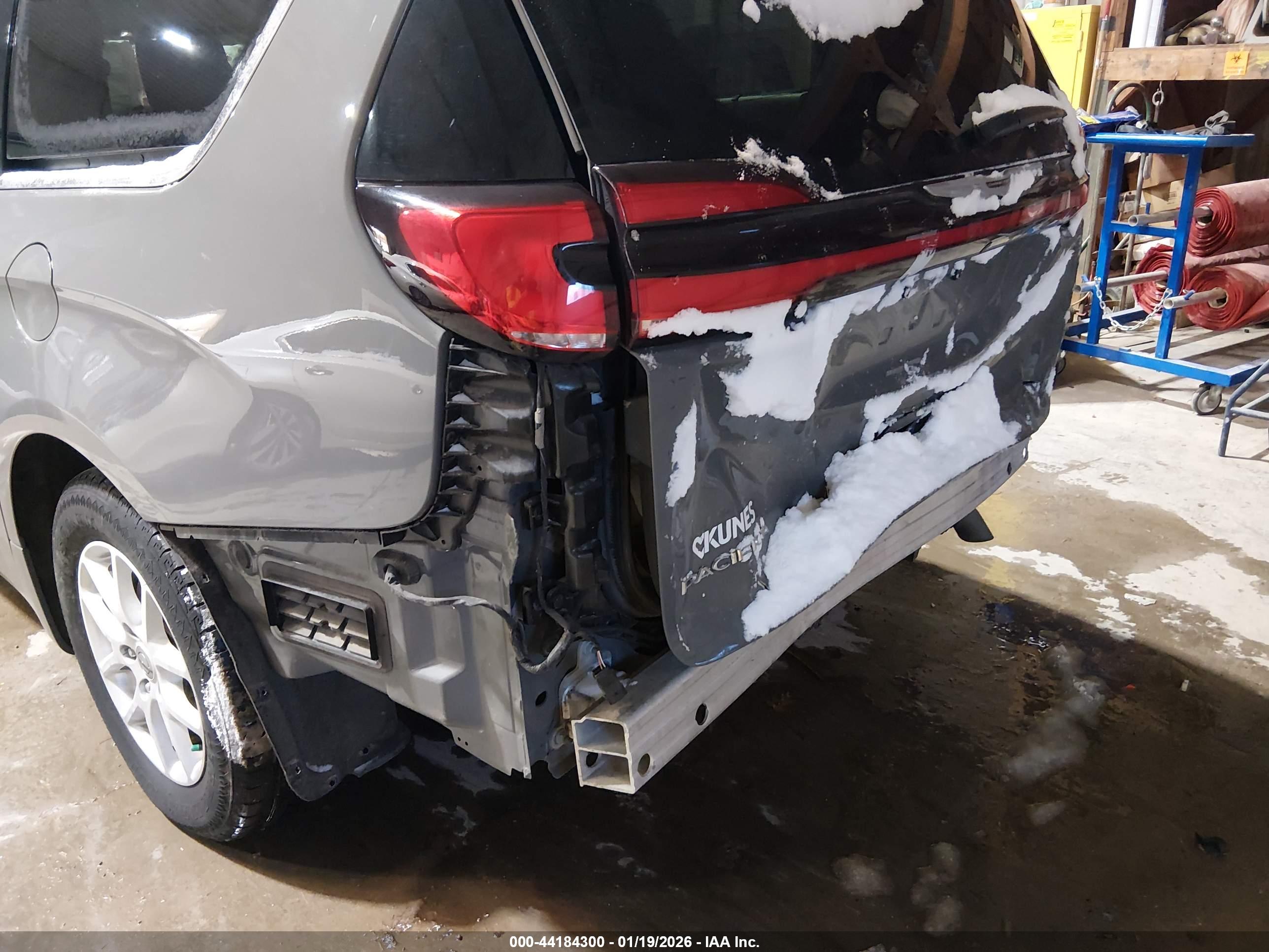 CHRYSLER PACIFICA image 6