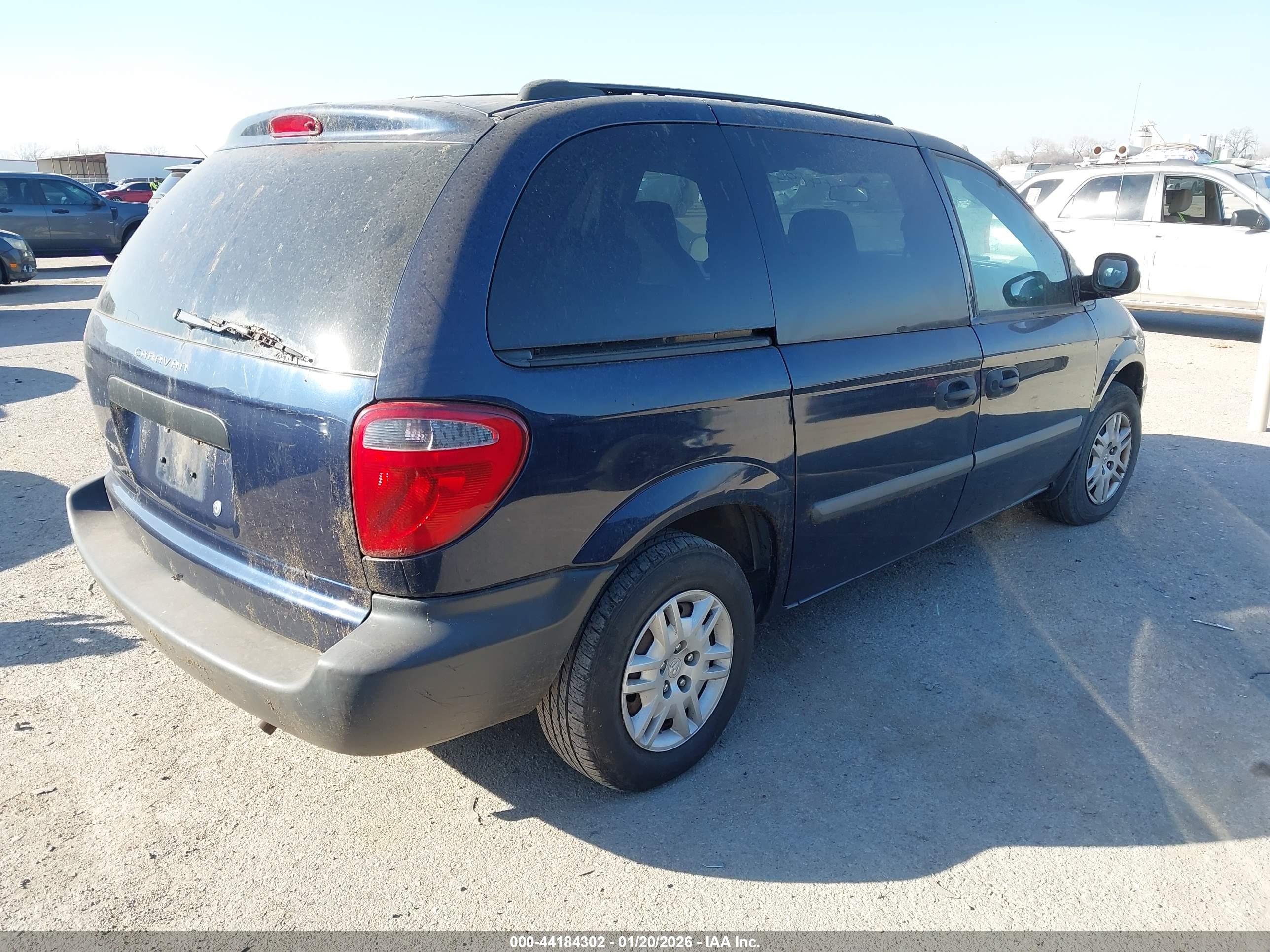 DODGE CARAVAN image 4