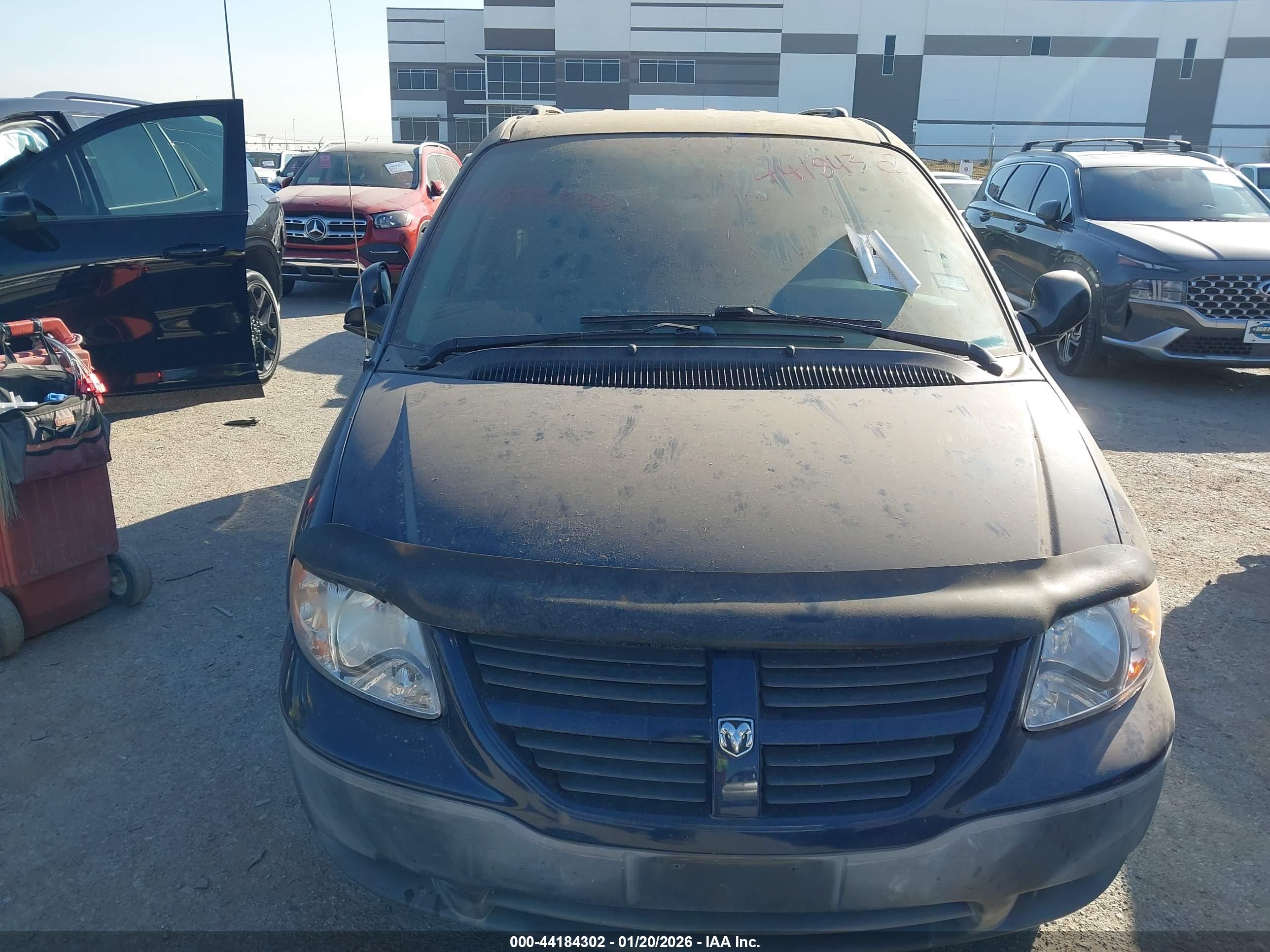 DODGE CARAVAN image 6