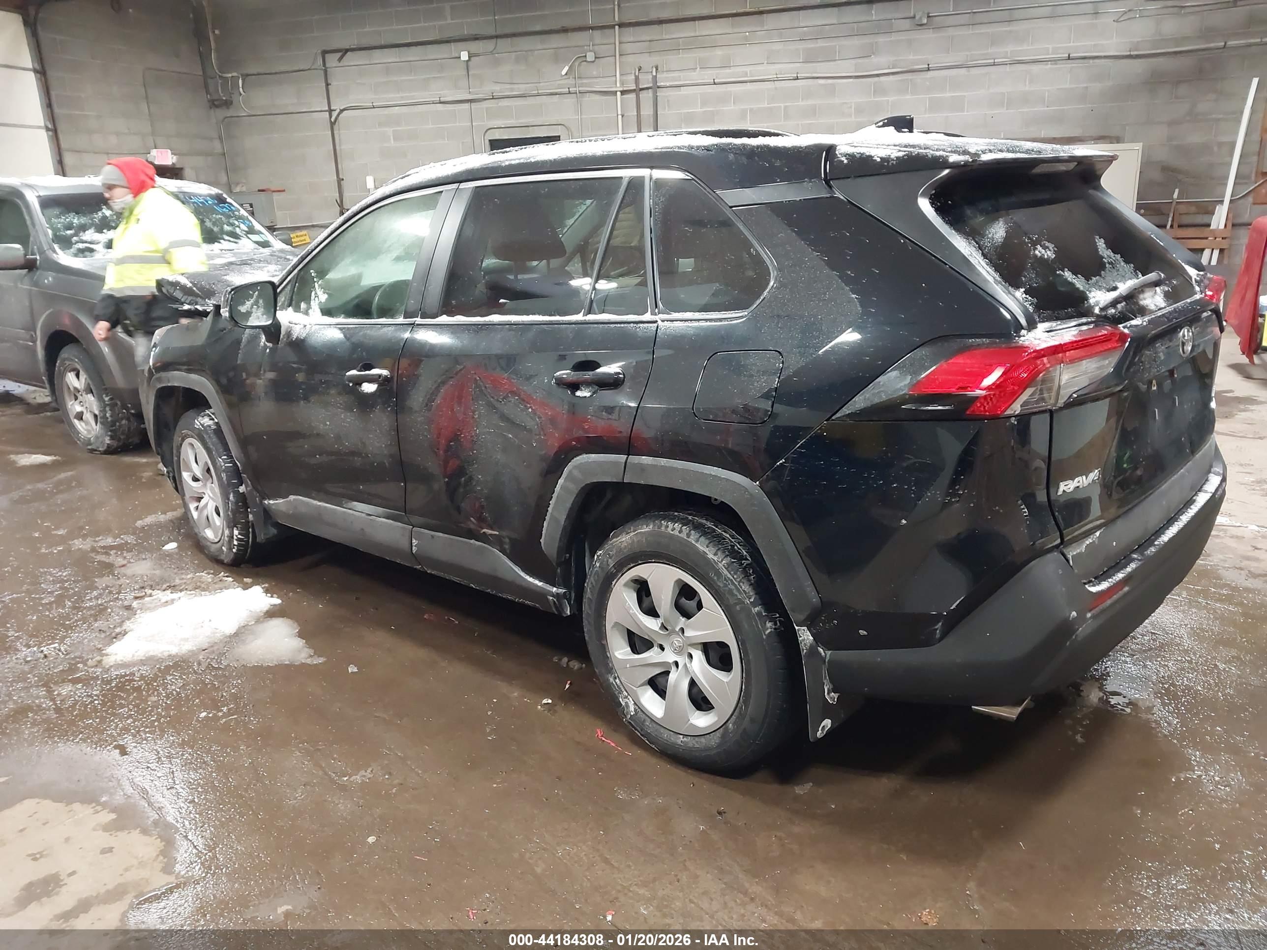 TOYOTA RAV4 image 3