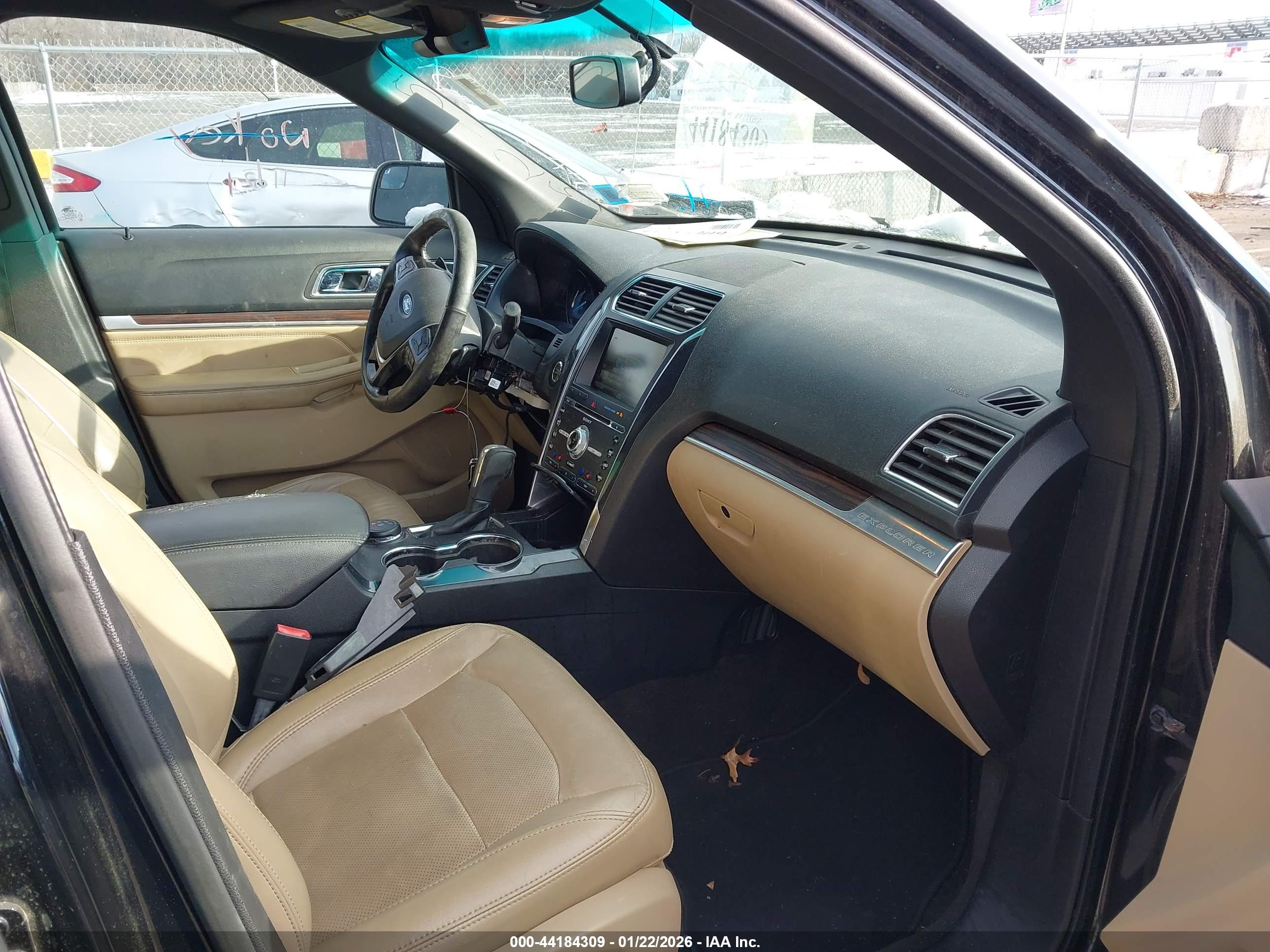 FORD EXPLORER image 5