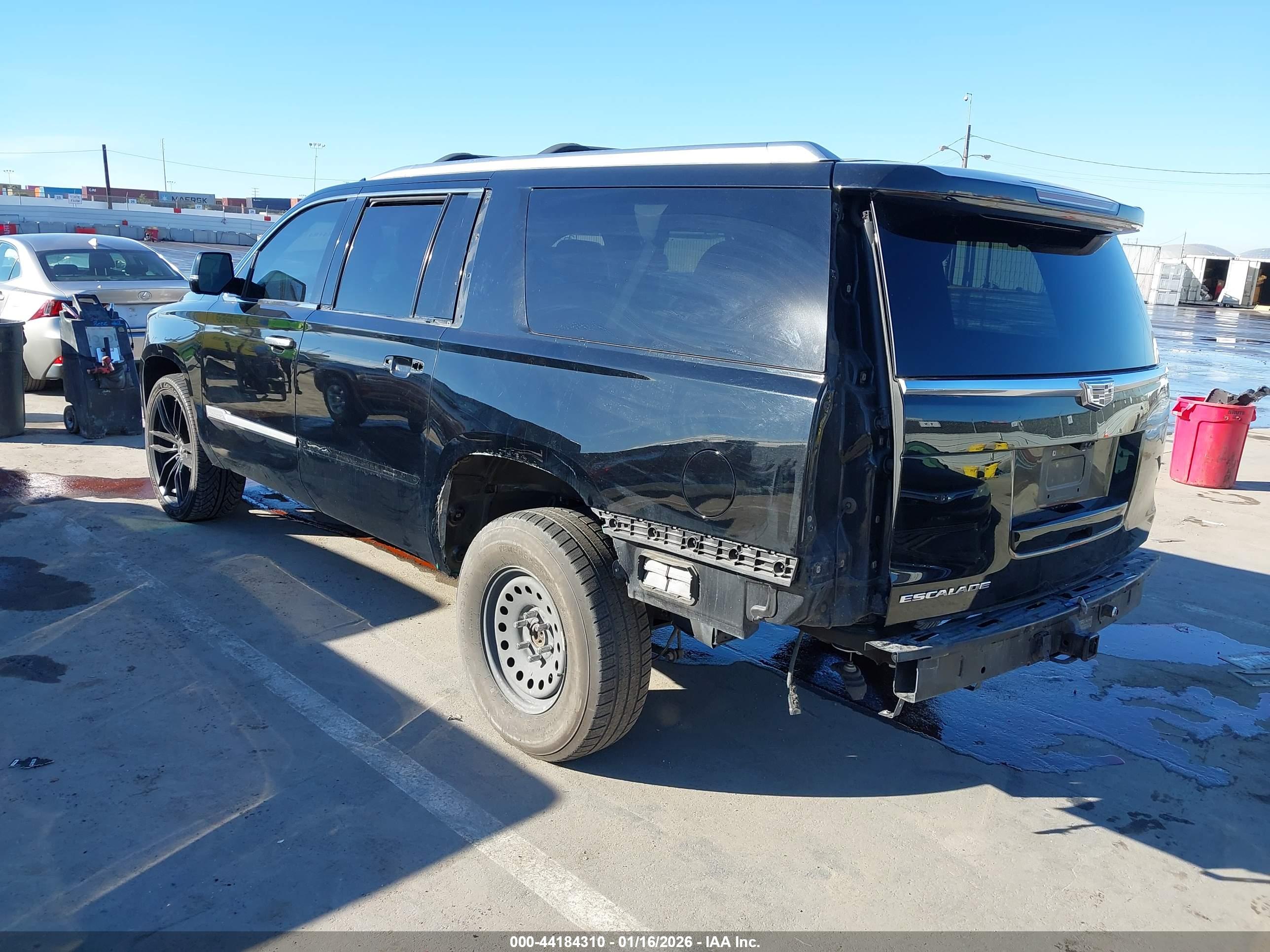 CADILLAC ESCALADE image 3