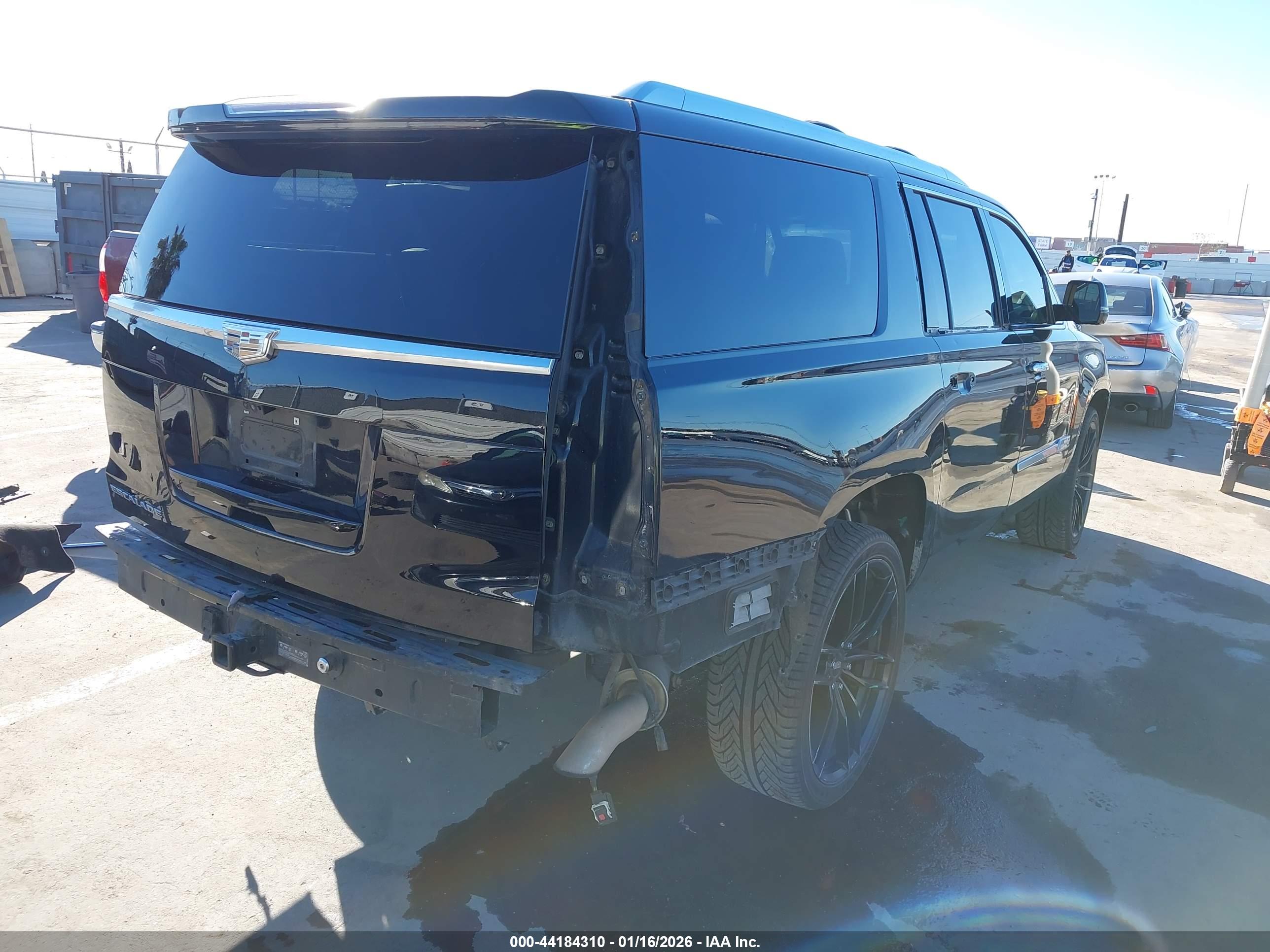 CADILLAC ESCALADE image 4