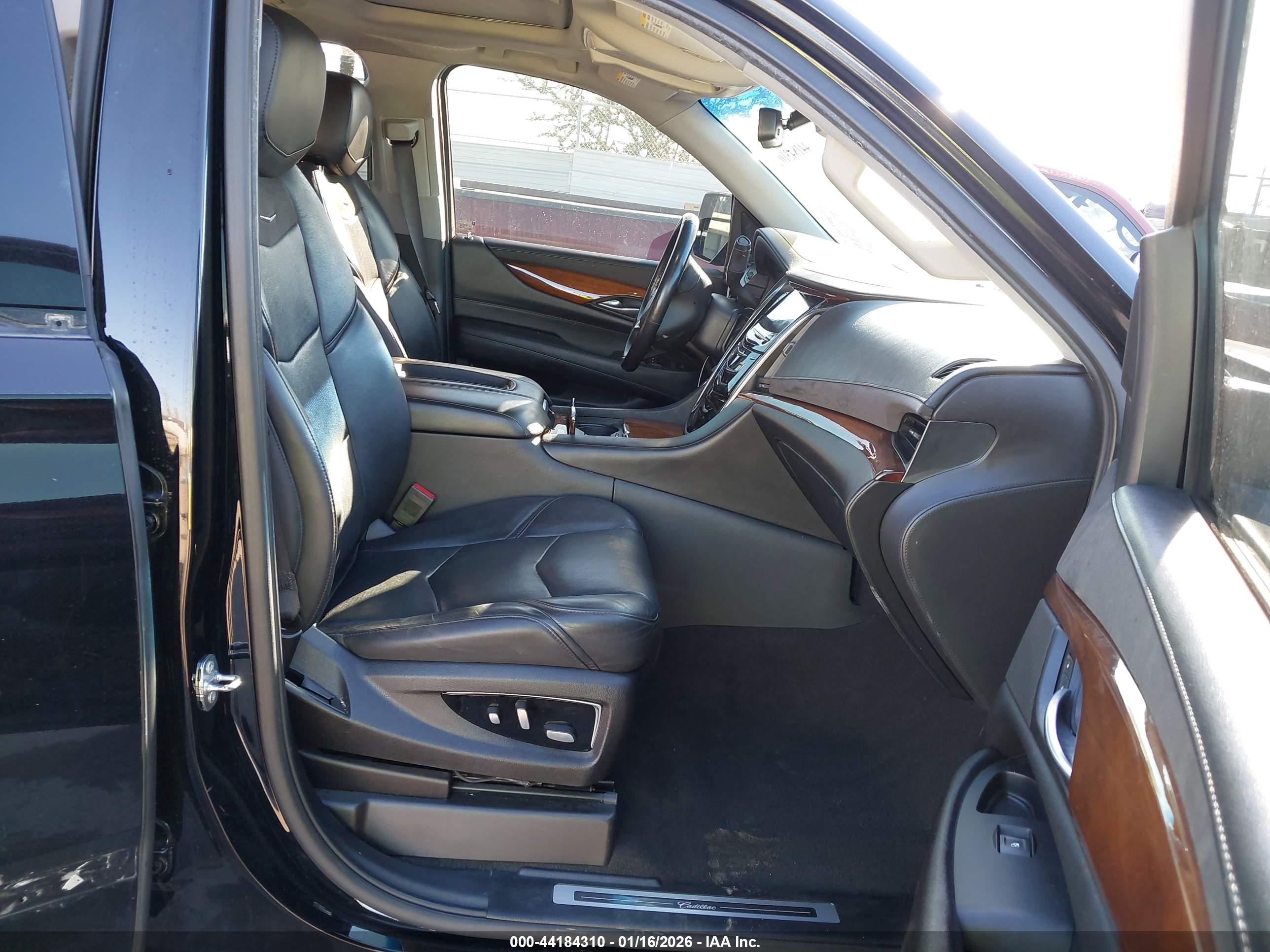CADILLAC ESCALADE image 5