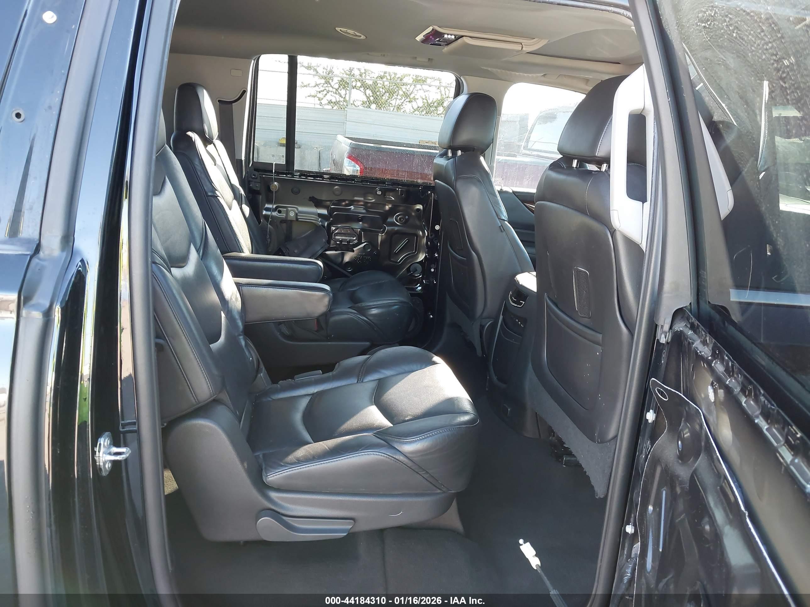 CADILLAC ESCALADE image 8