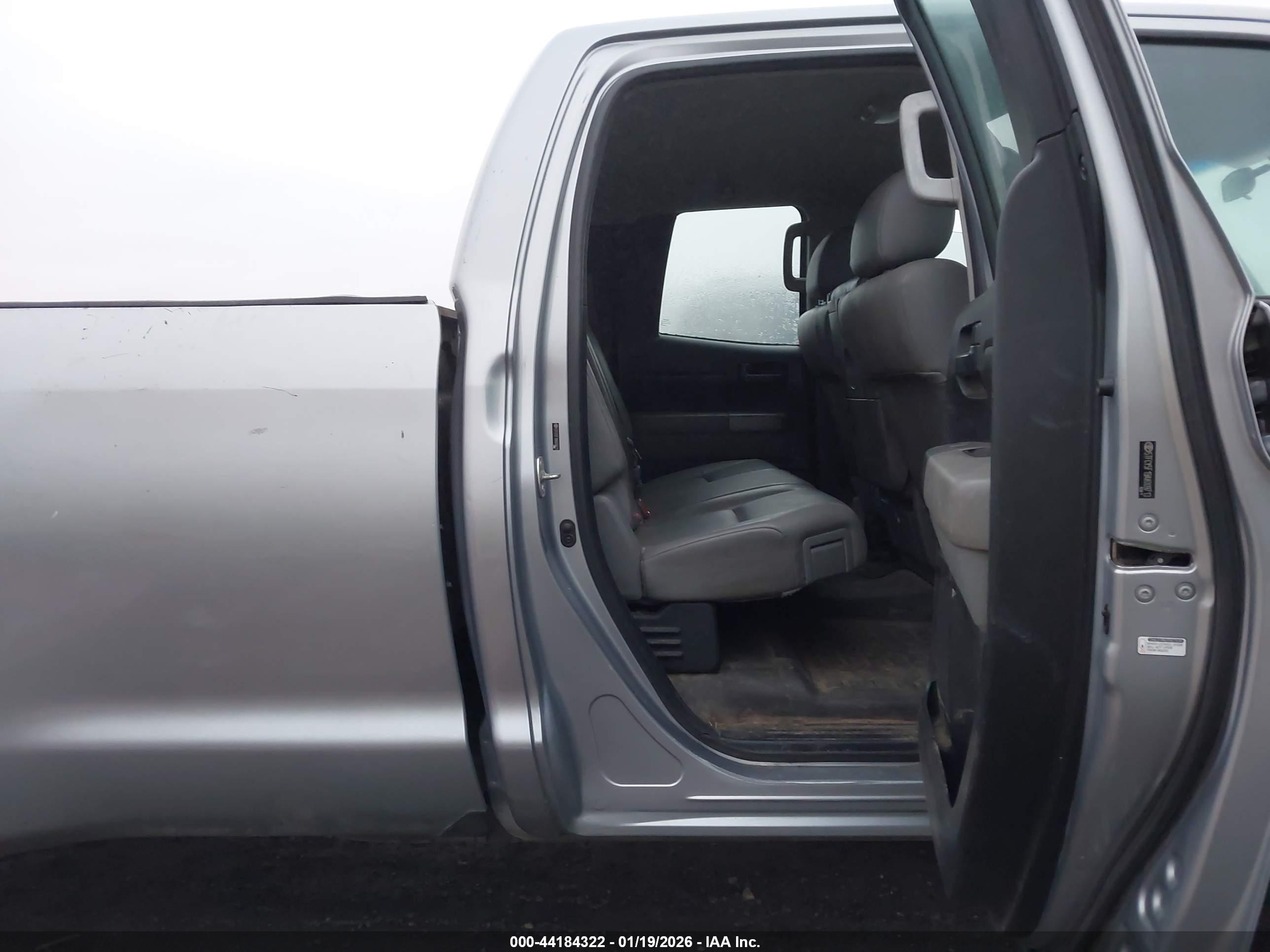 TOYOTA TUNDRA image 8
