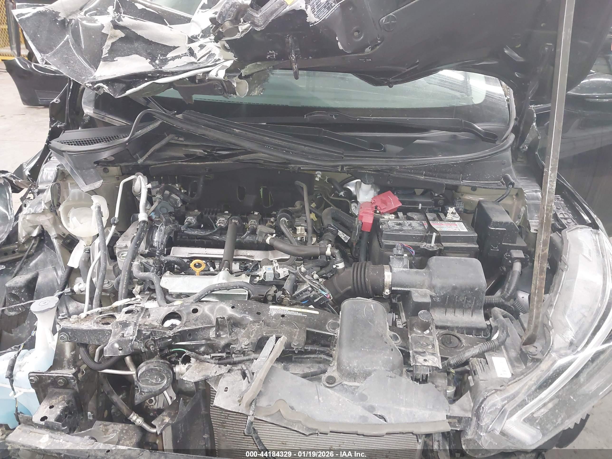NISSAN VERSA image 10