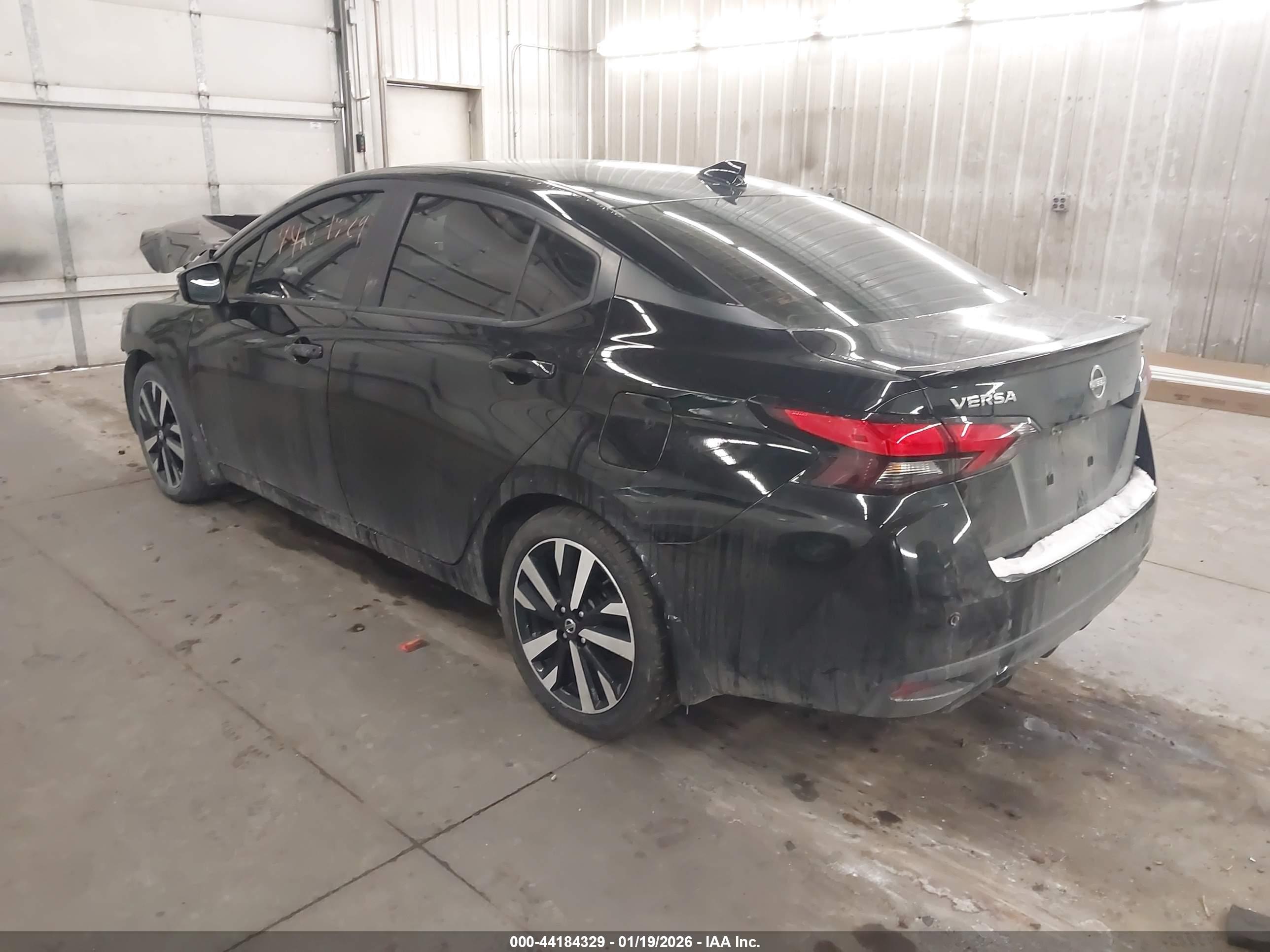 NISSAN VERSA image 3