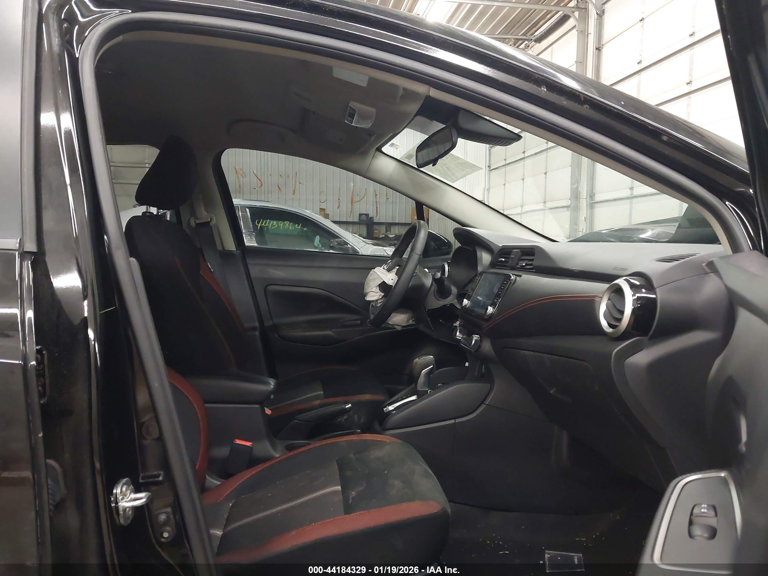 NISSAN VERSA image 5