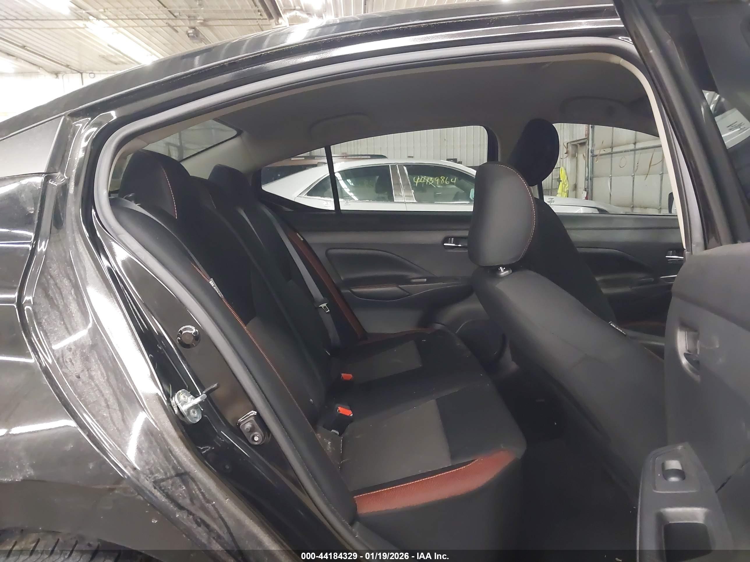 NISSAN VERSA image 8