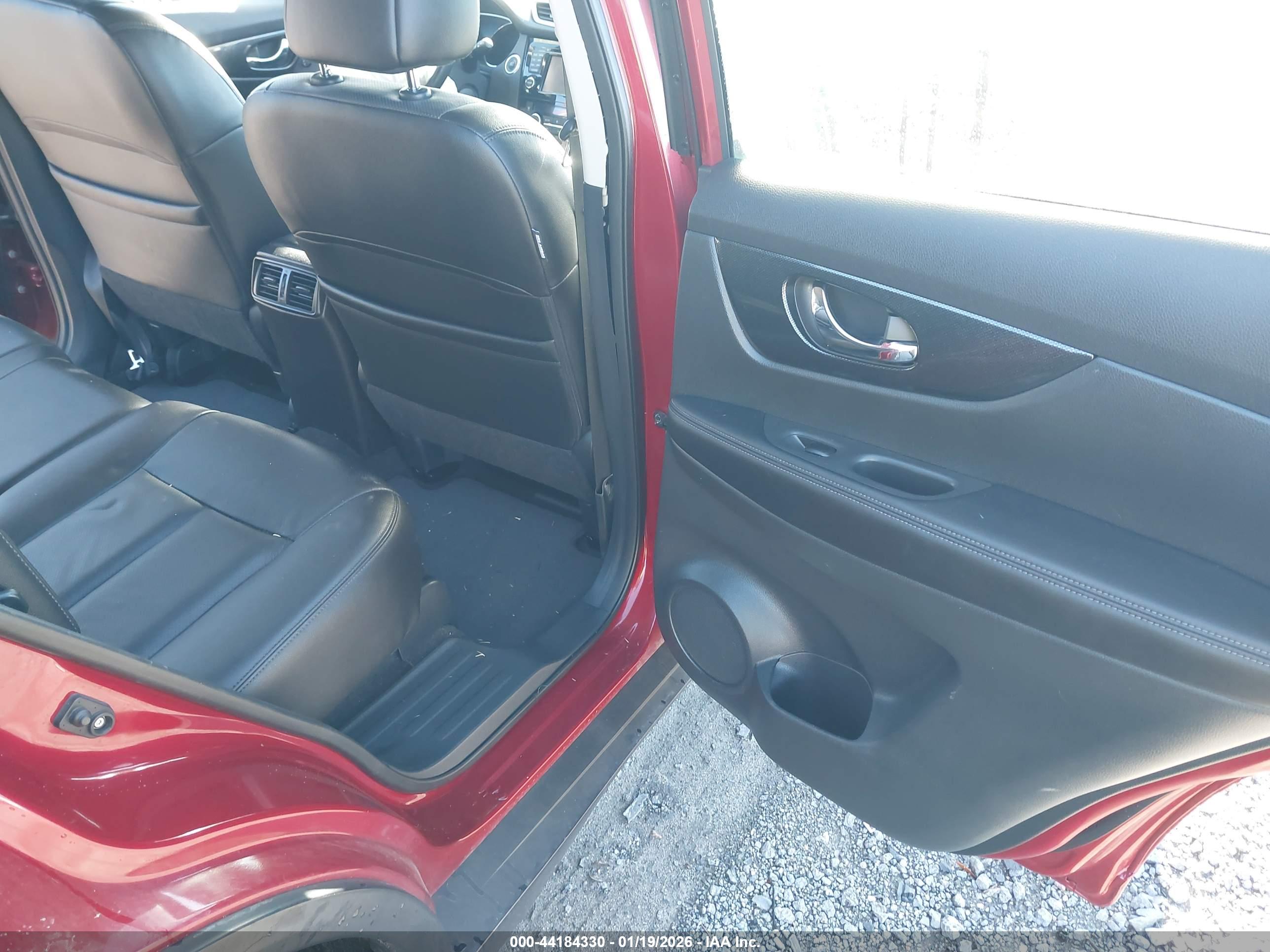 NISSAN ROGUE image 8