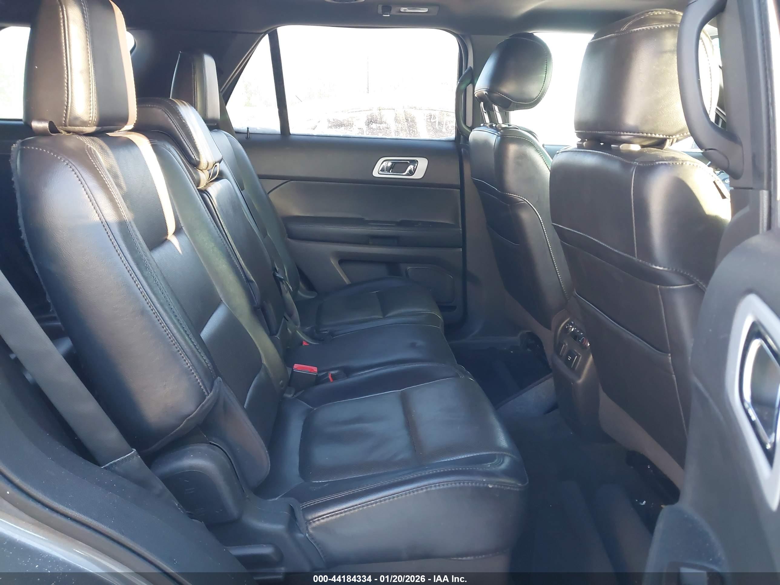 FORD EXPLORER image 8