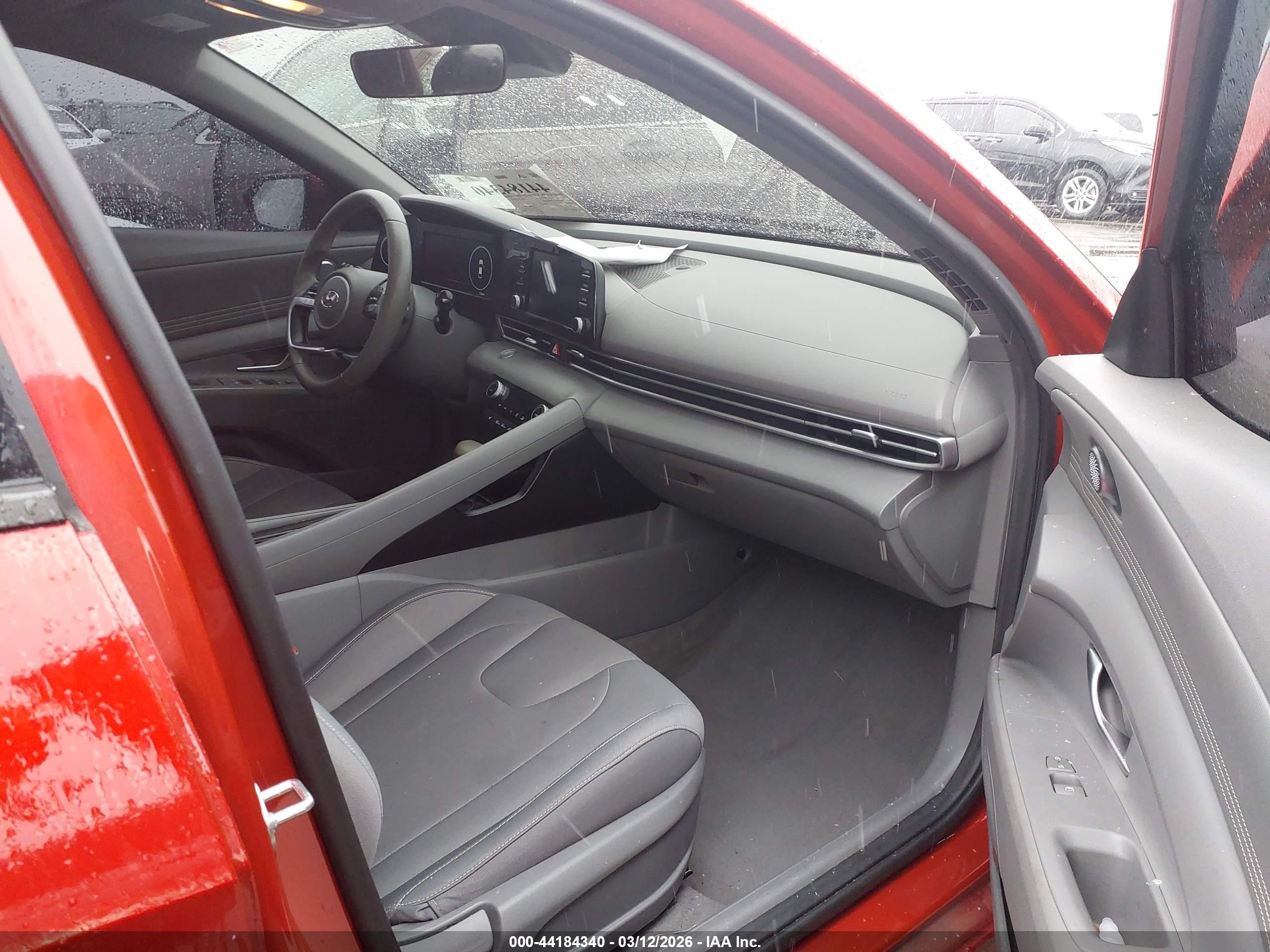 HYUNDAI ELANTRA image 5
