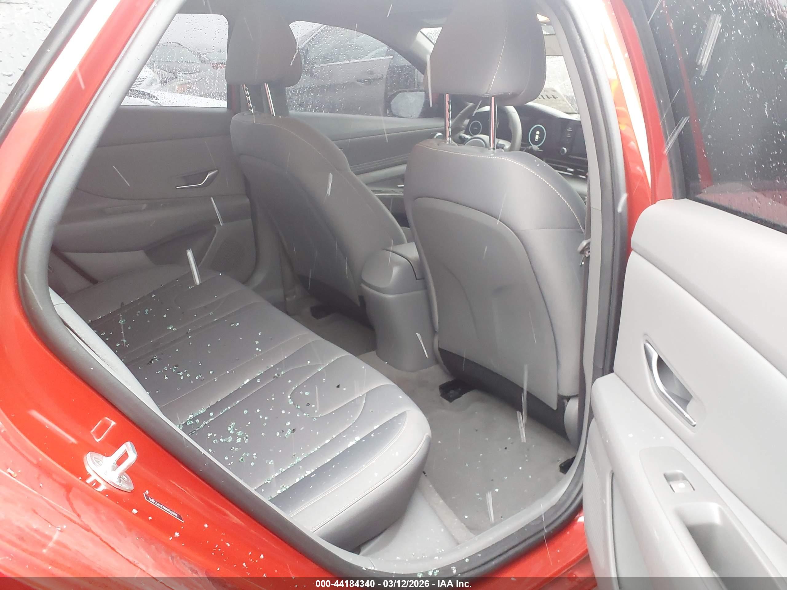HYUNDAI ELANTRA image 8