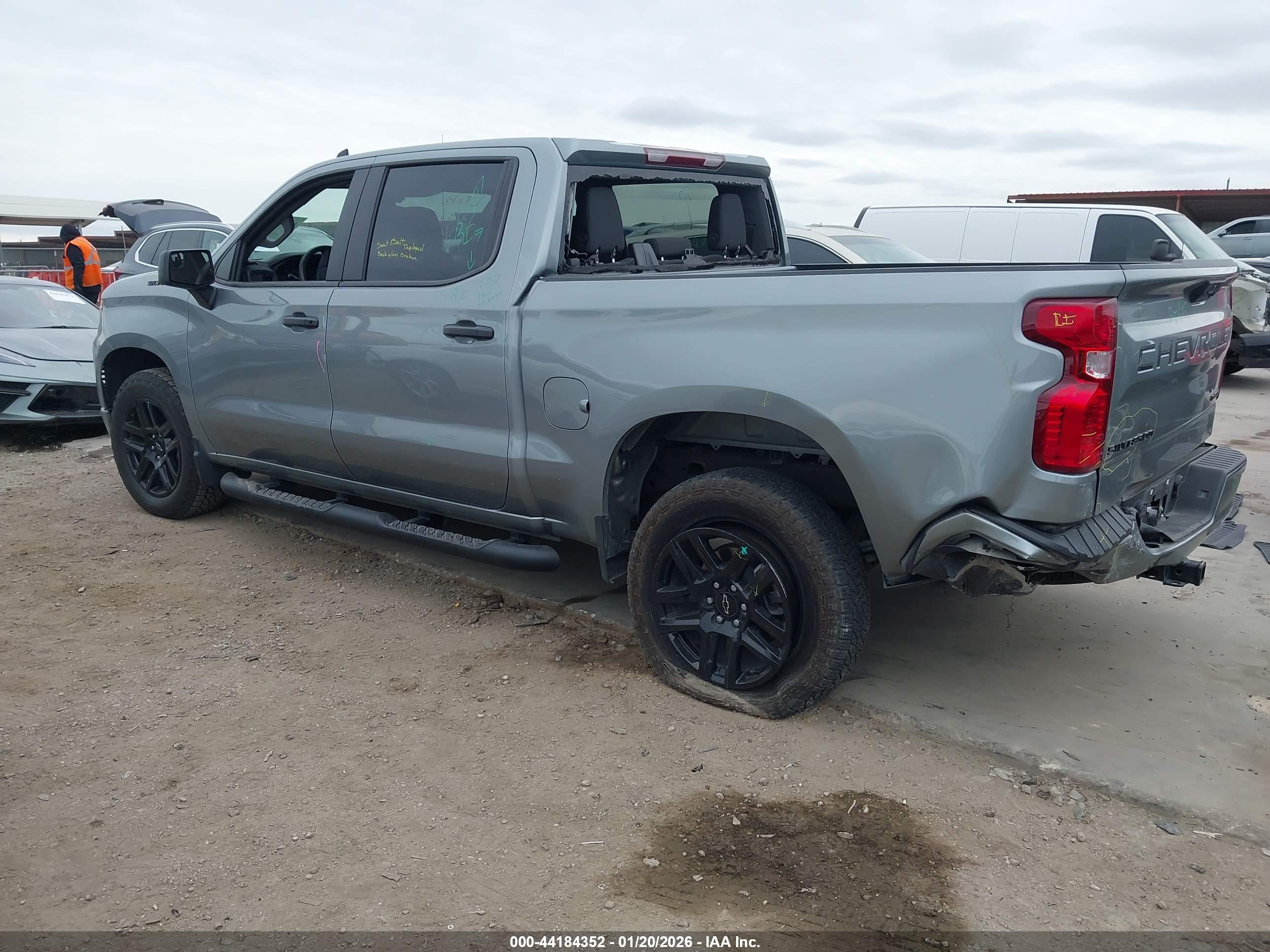 CHEVROLET SILVERADO image 3