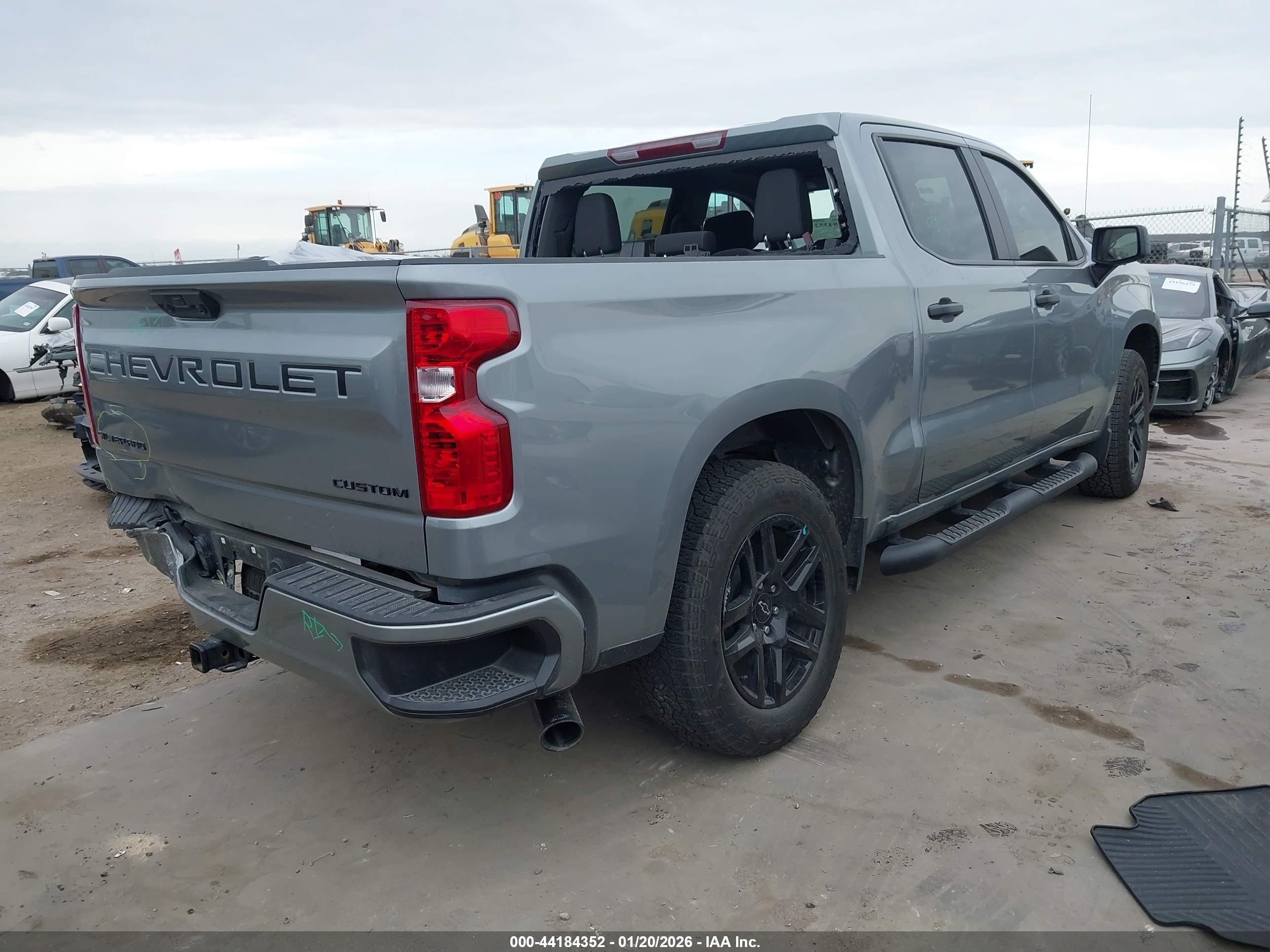 CHEVROLET SILVERADO image 4