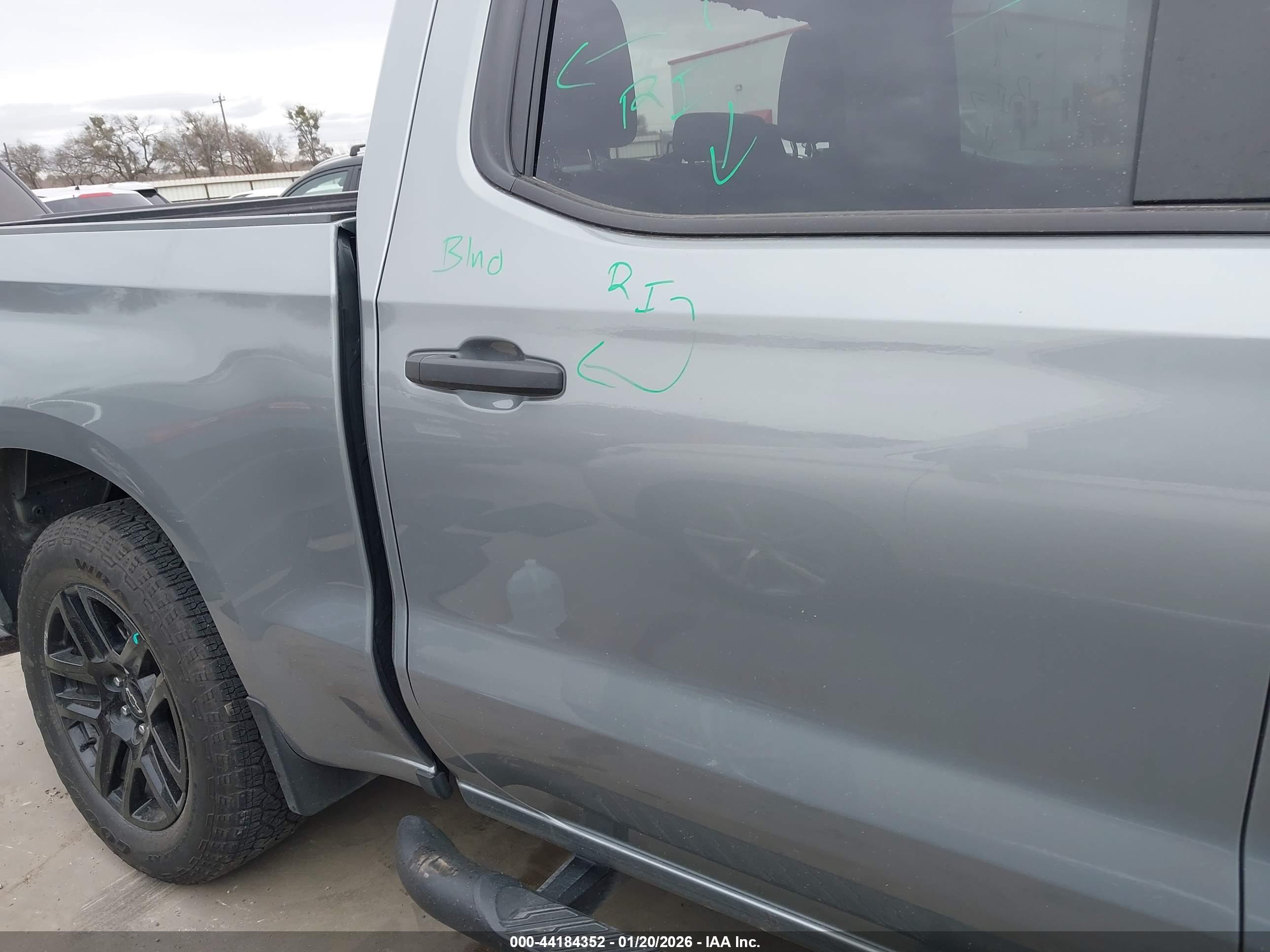 CHEVROLET SILVERADO image 6