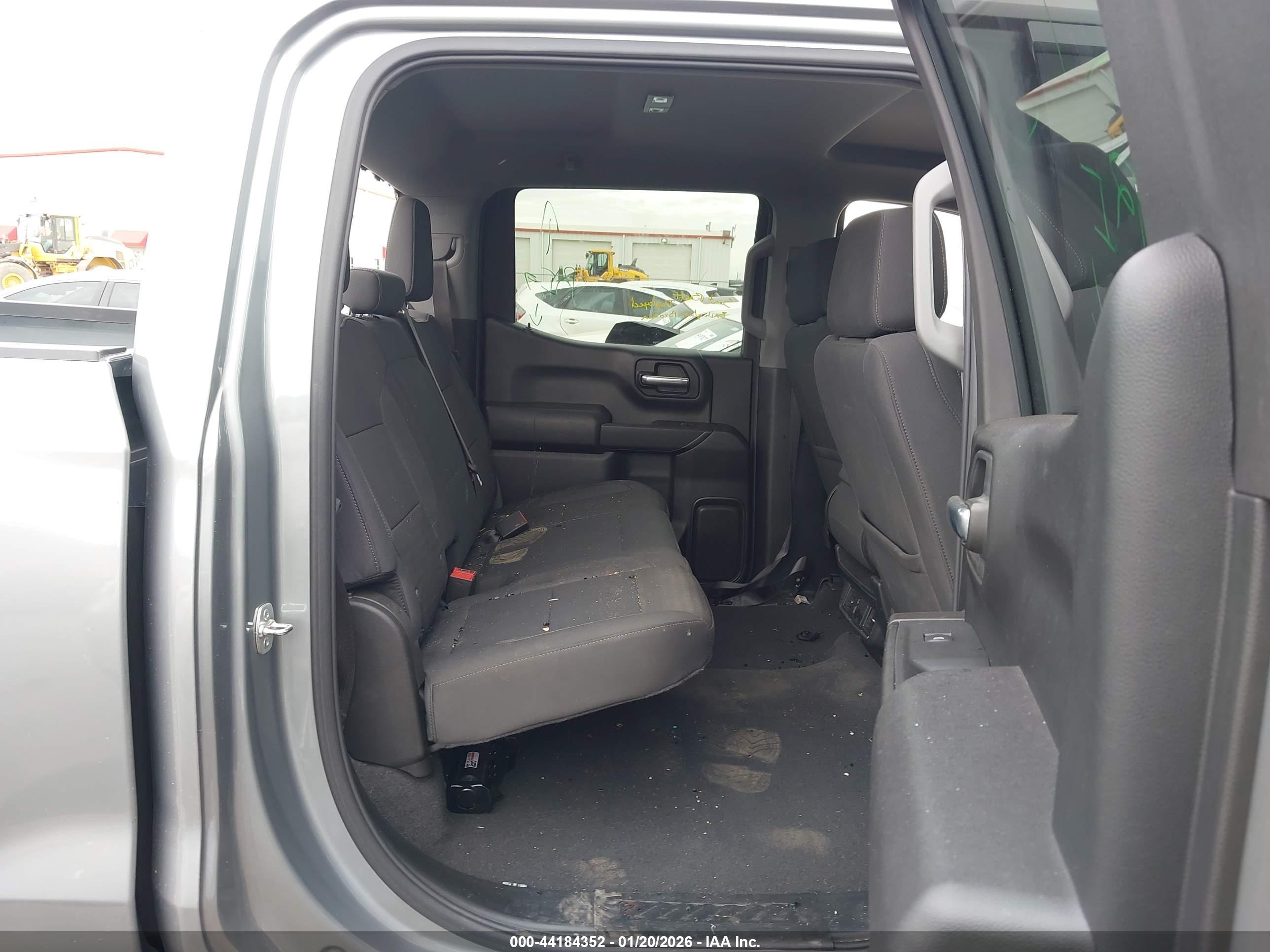 CHEVROLET SILVERADO image 8
