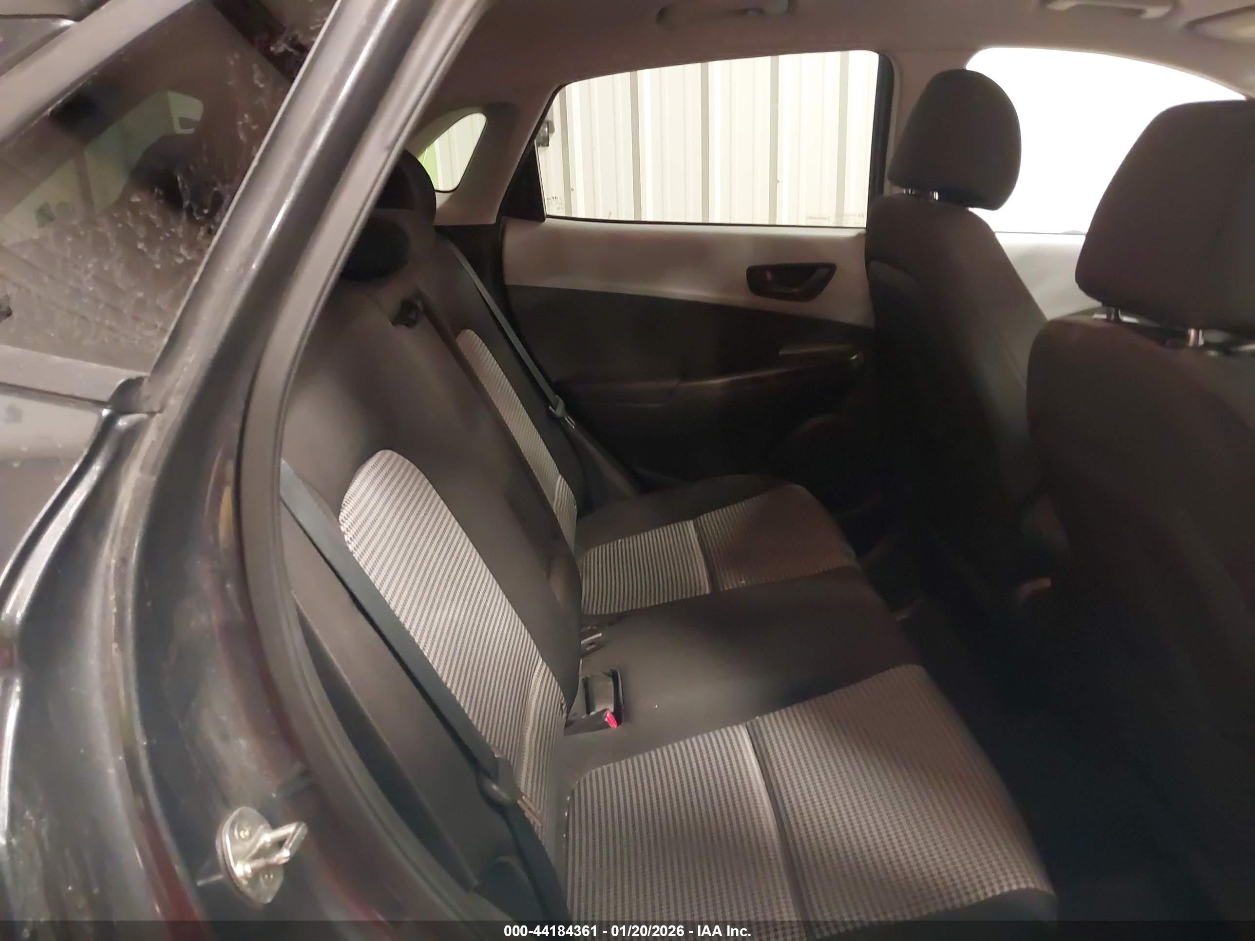 HYUNDAI KONA image 8