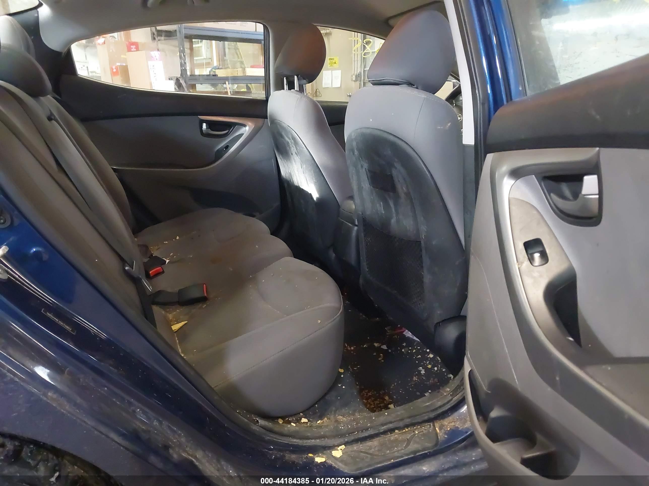 HYUNDAI ELANTRA image 8