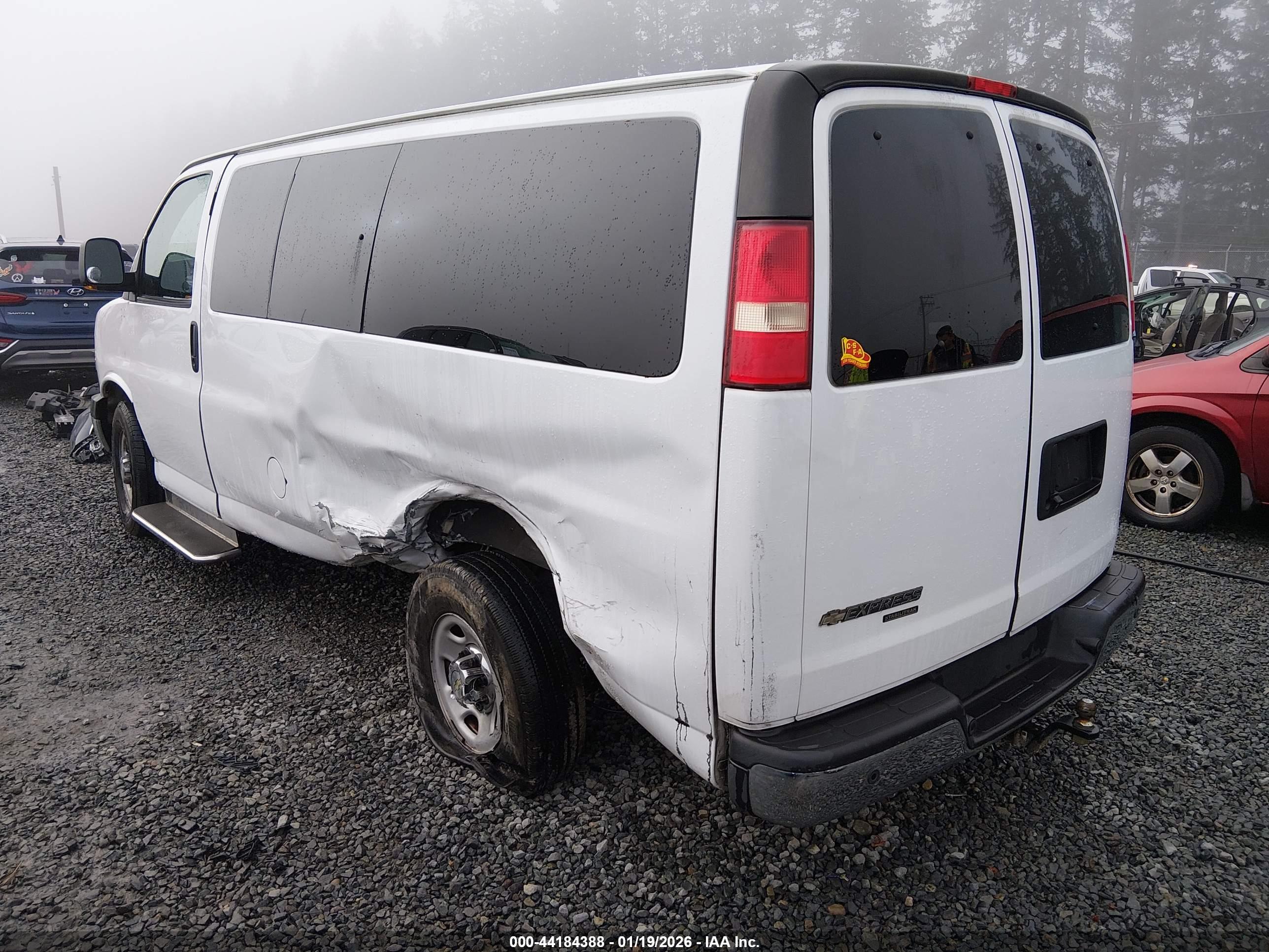 CHEVROLET EXPRESS image 3