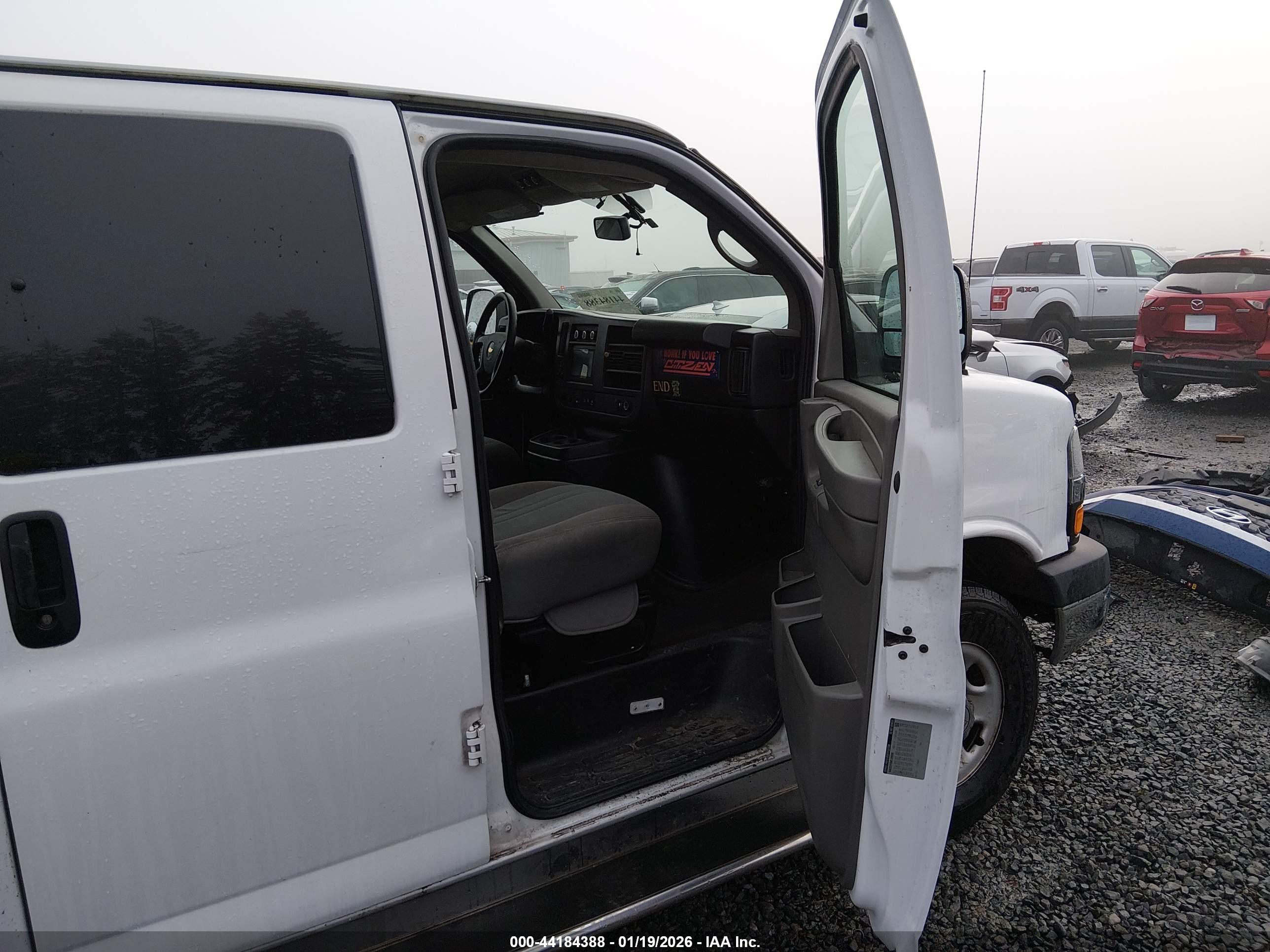 CHEVROLET EXPRESS image 5