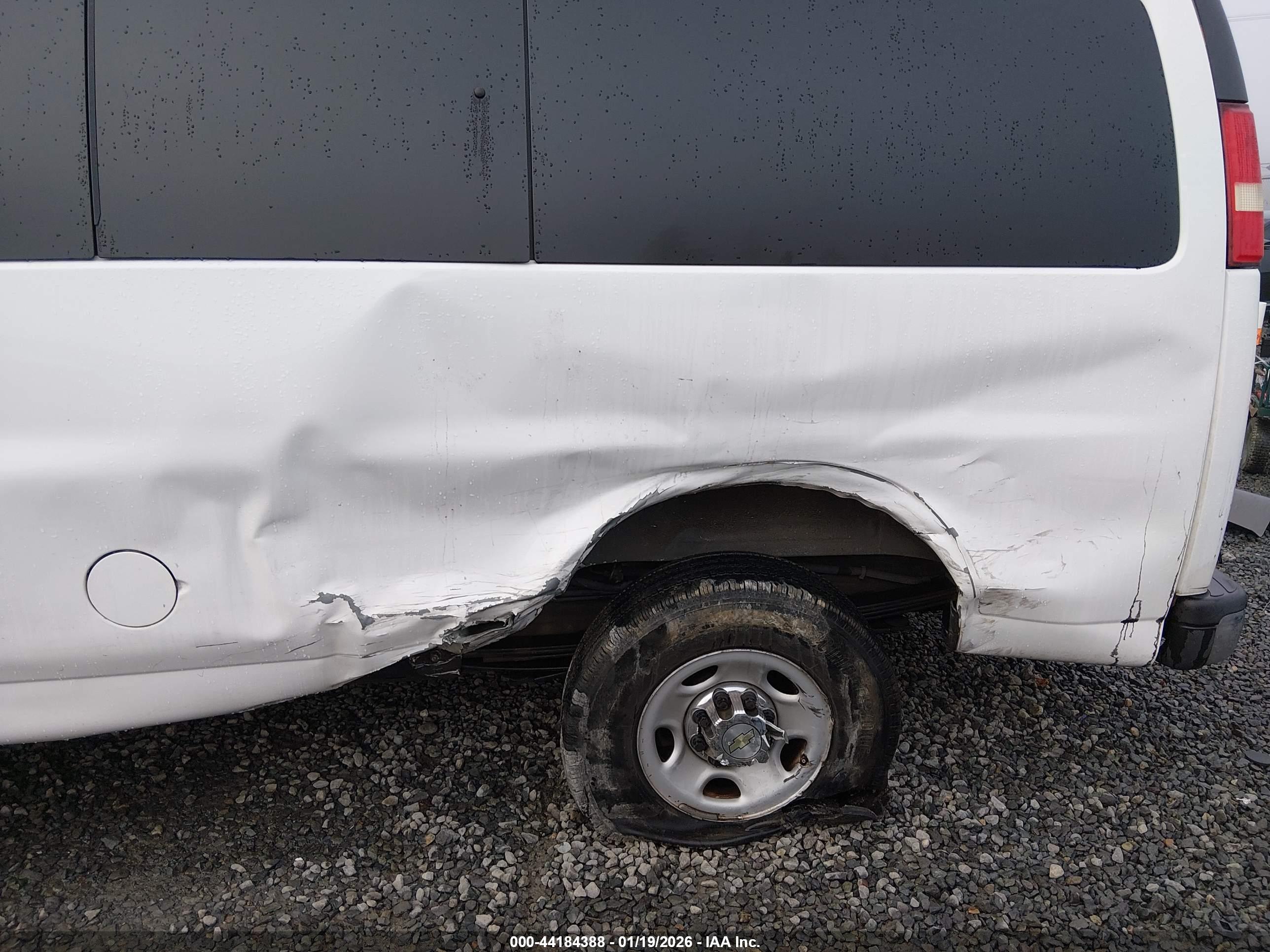 CHEVROLET EXPRESS image 6