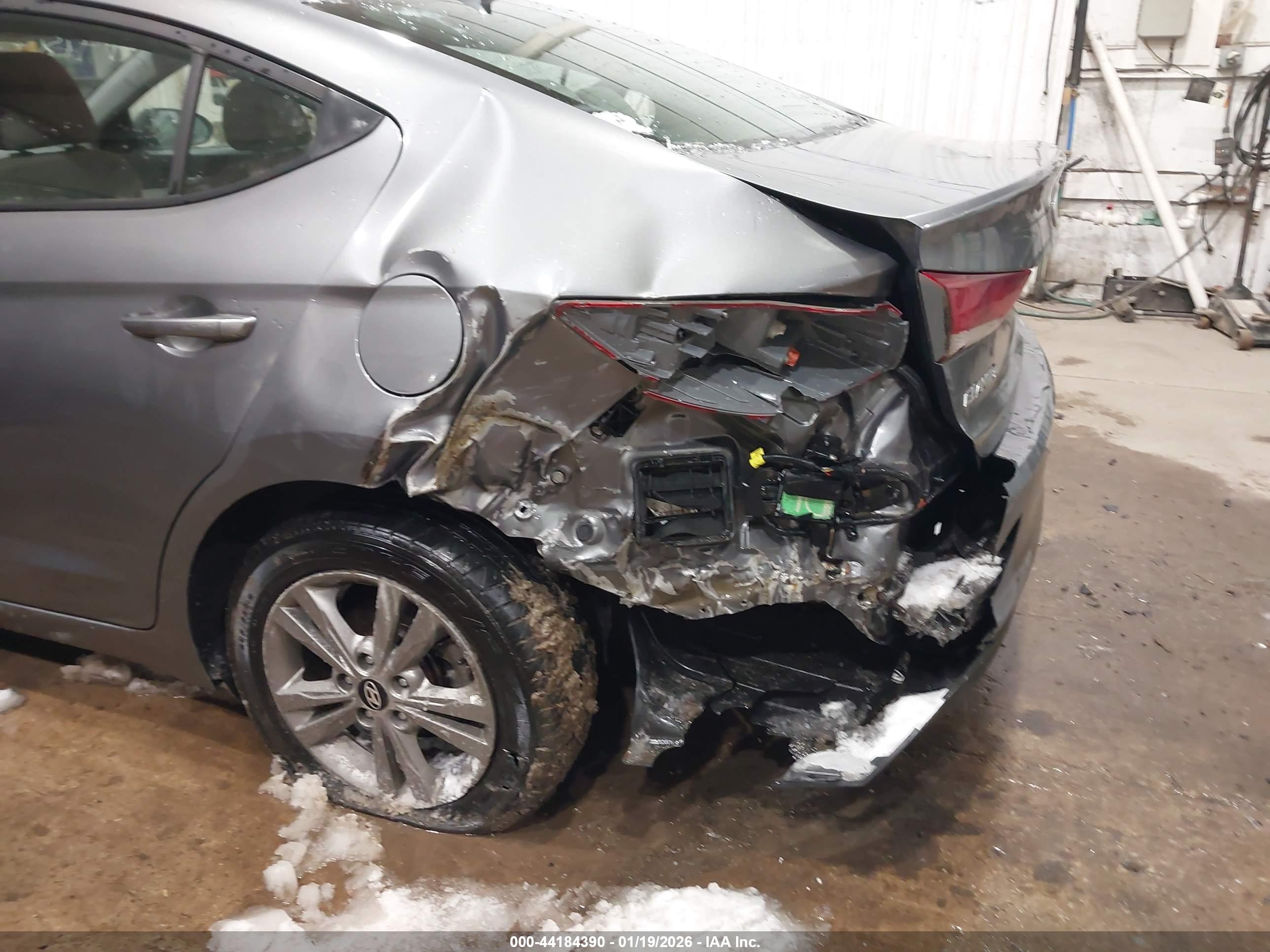 HYUNDAI ELANTRA image 6