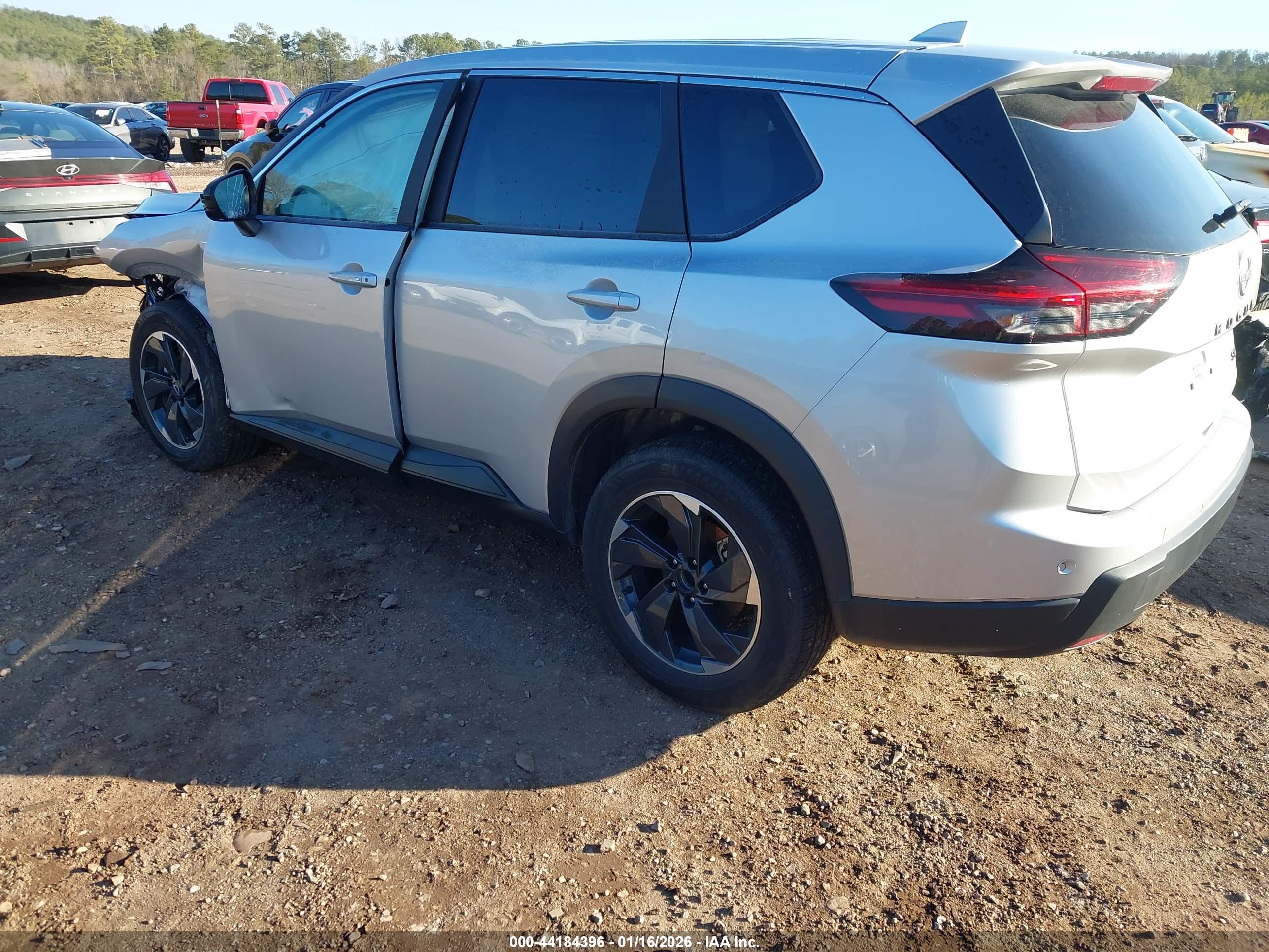 NISSAN ROGUE image 3