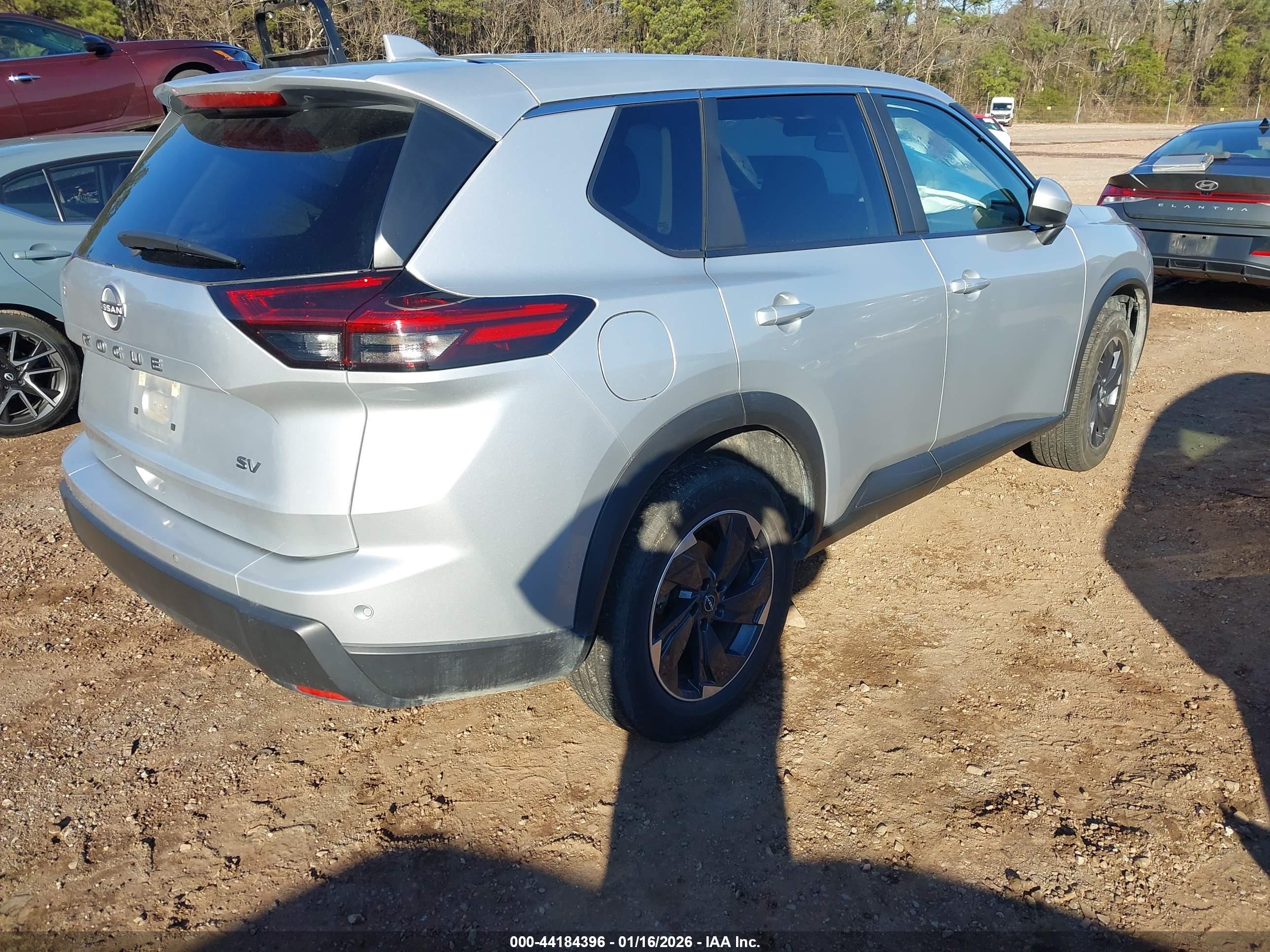 NISSAN ROGUE image 4