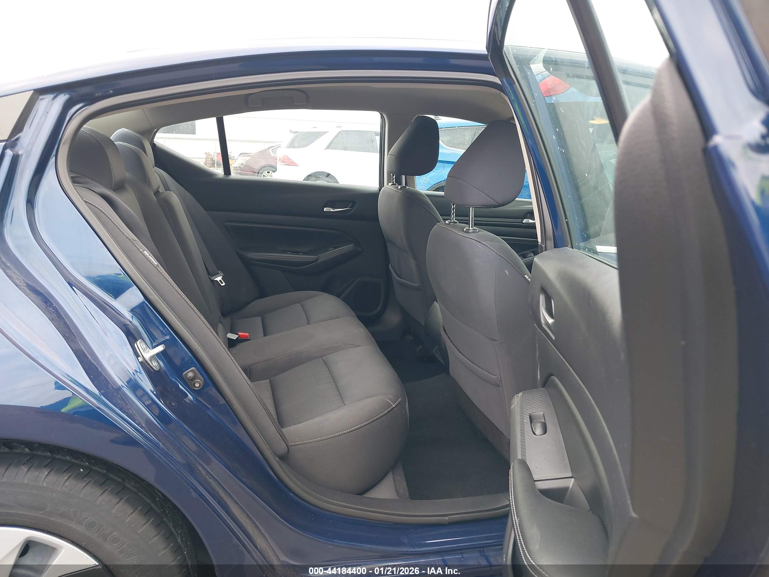 NISSAN ALTIMA image 8