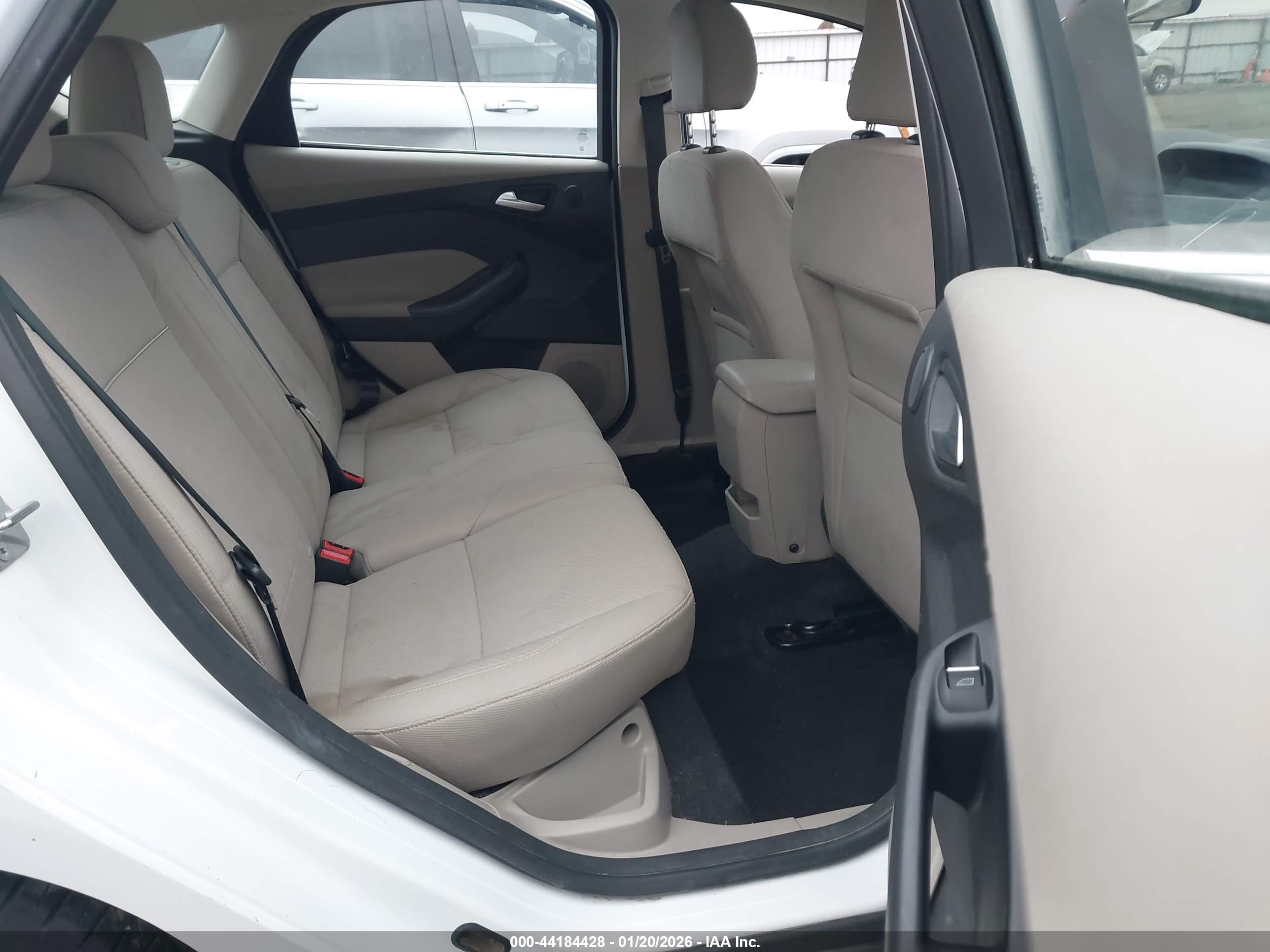 FORD FOCUS image 8